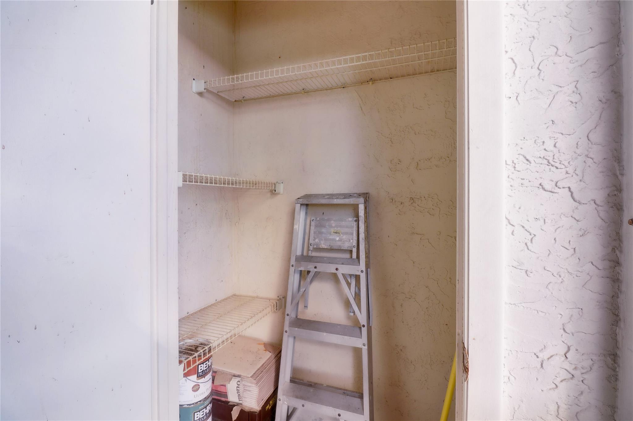 5541 Lakeside Unit: 103