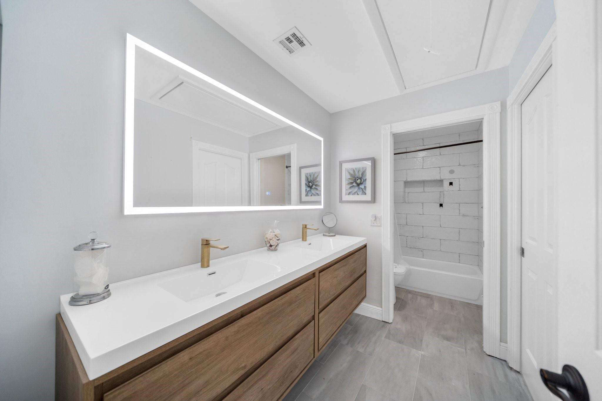 8109 Oakton Ct Unit: 9D