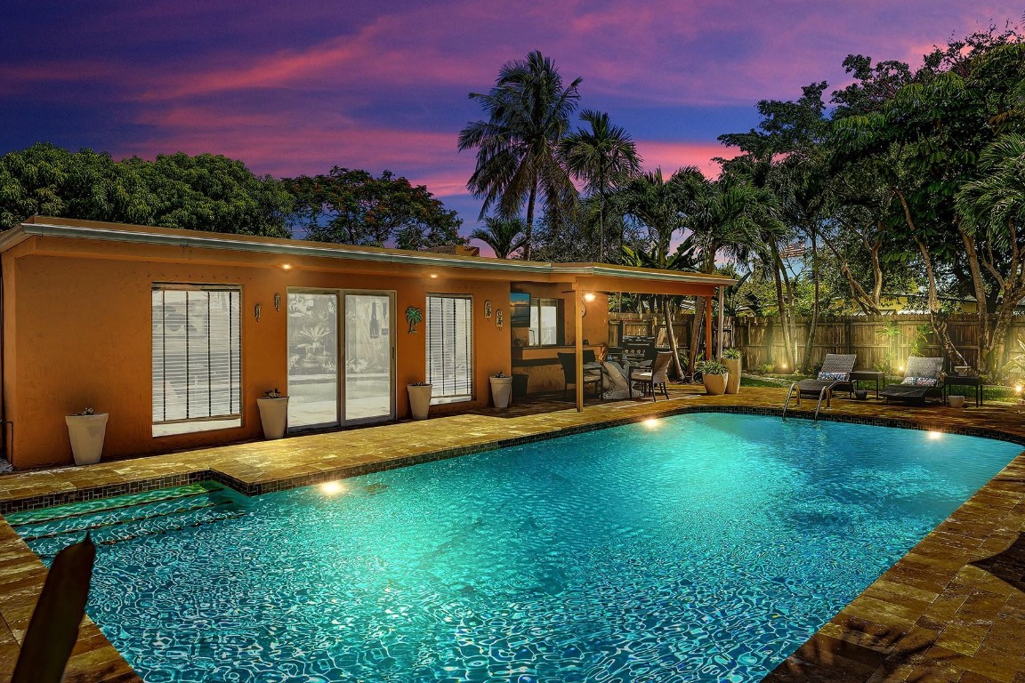 1501 N Victoria Park Rd