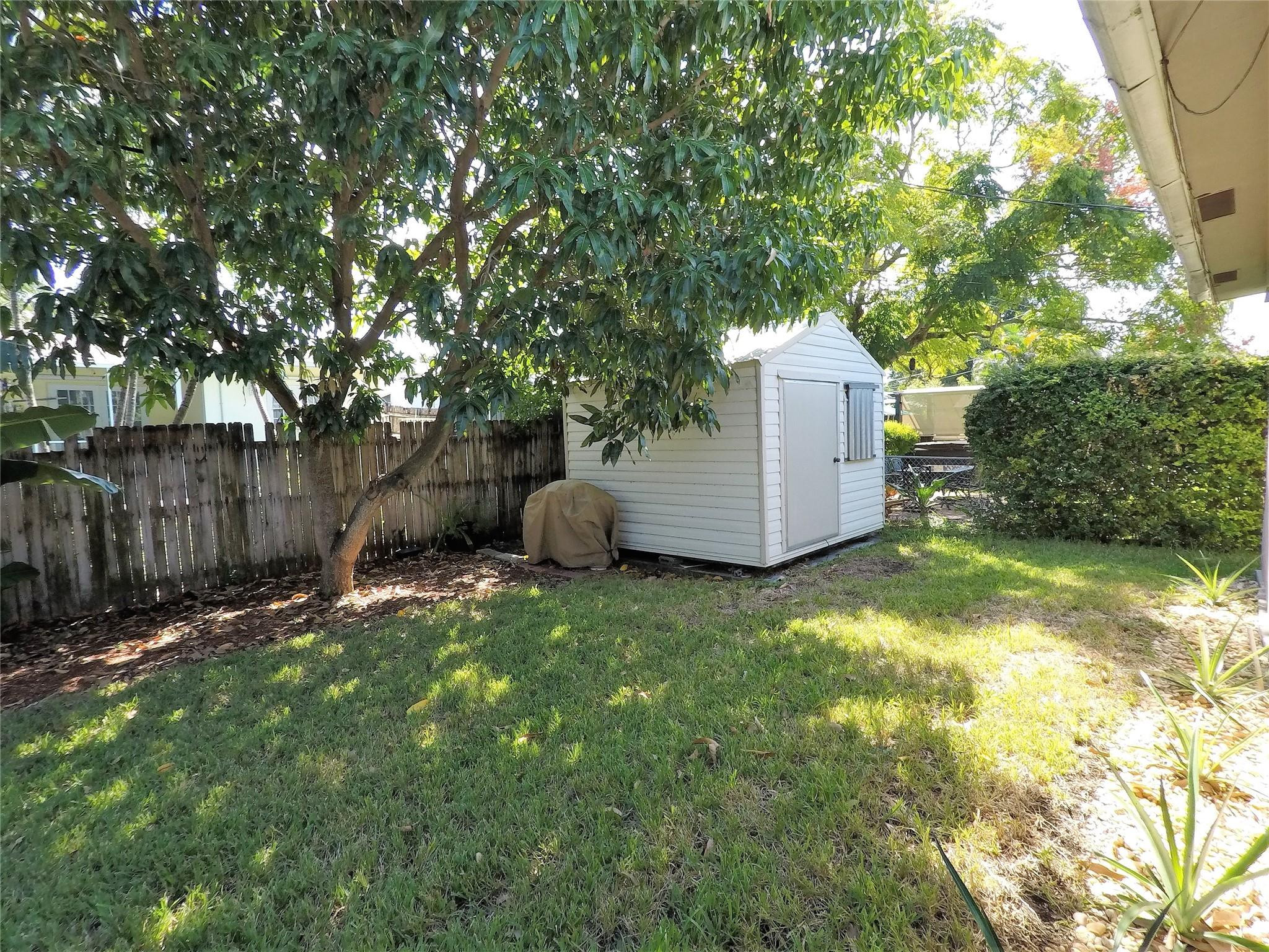3820 NE 12th TER