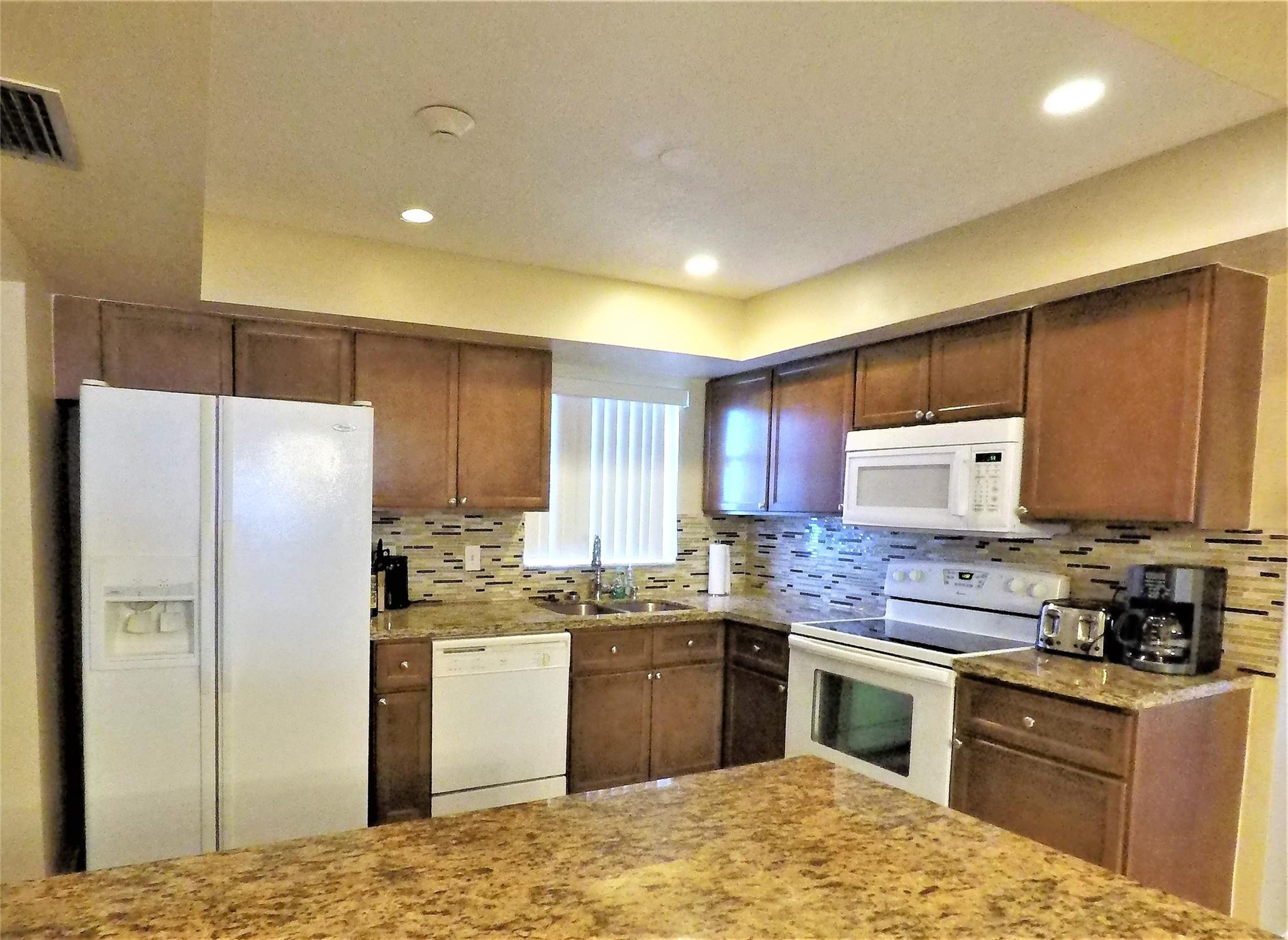 3820 NE 12th TER