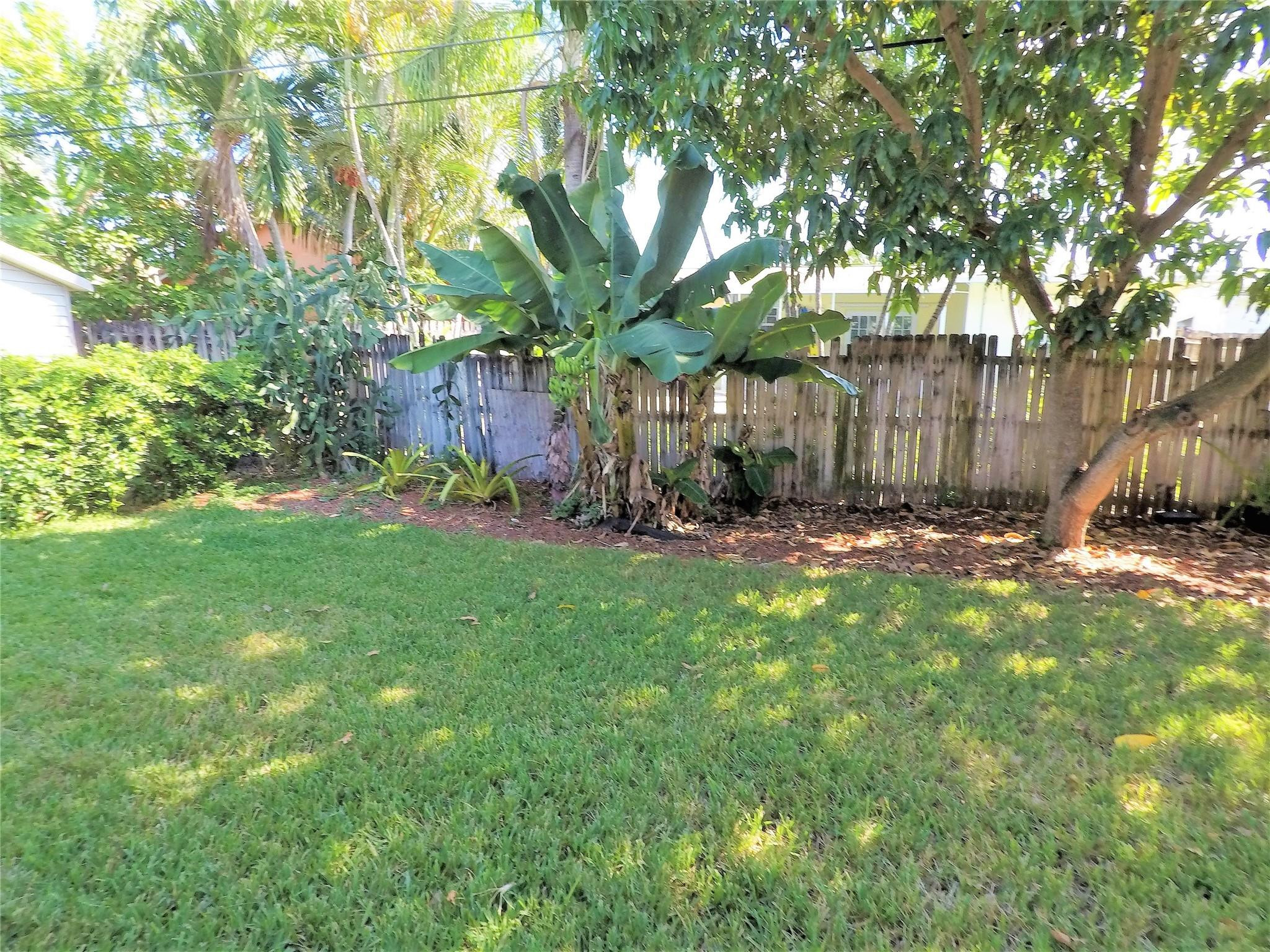 3820 NE 12th TER