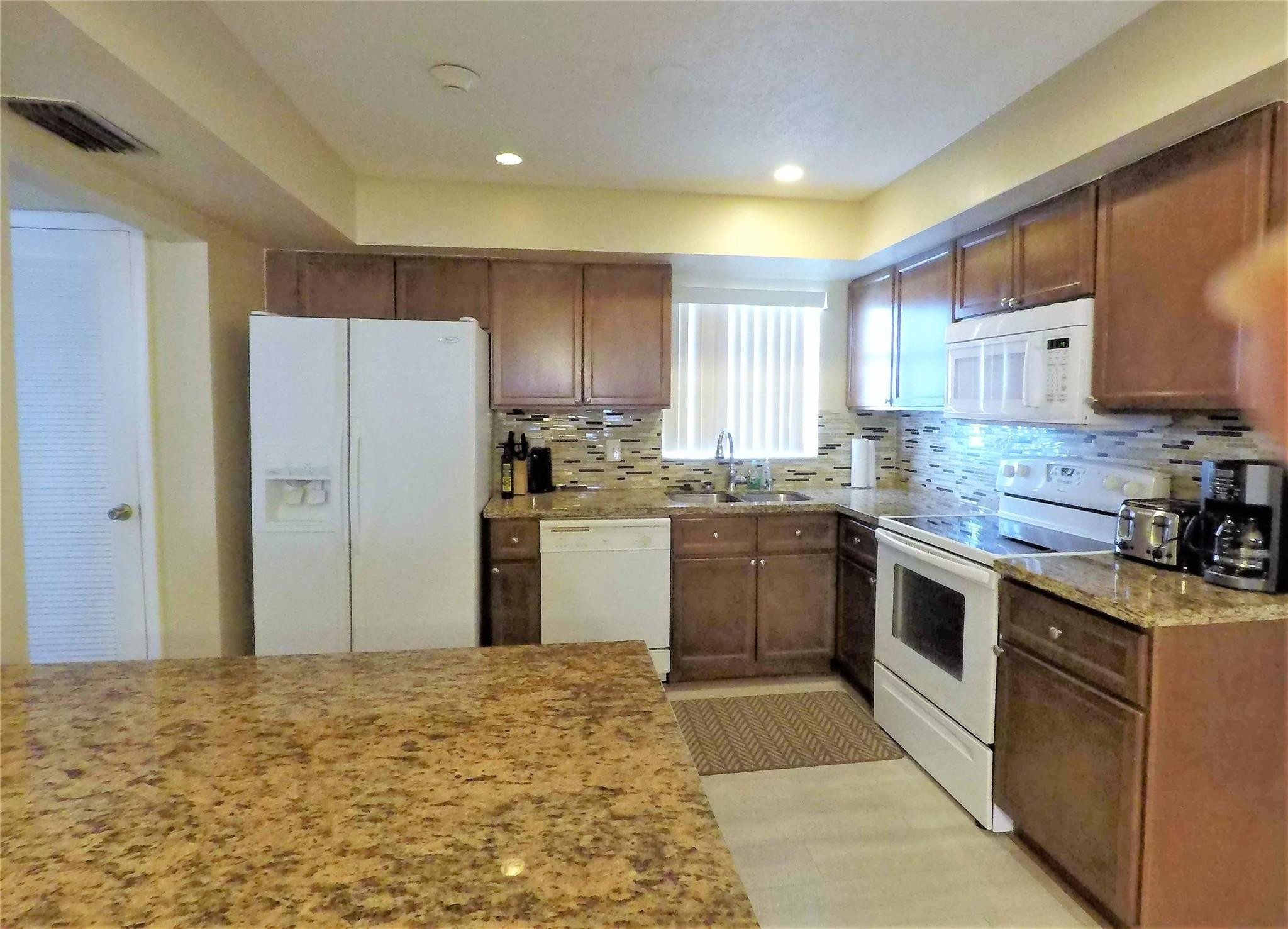 3820 NE 12th TER