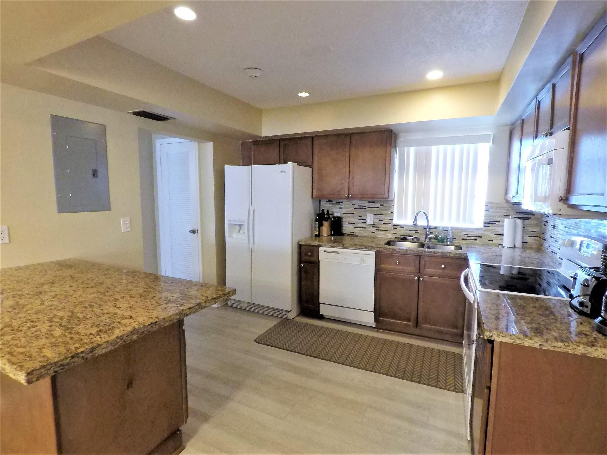 3820 NE 12th TER