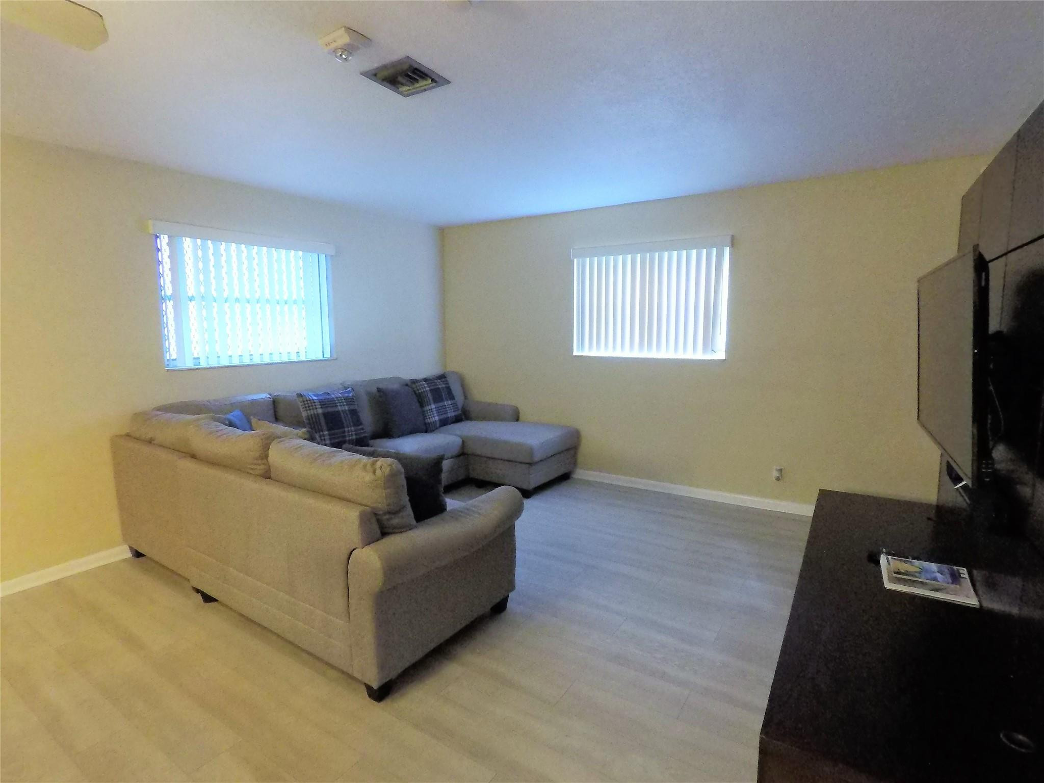3820 NE 12th TER