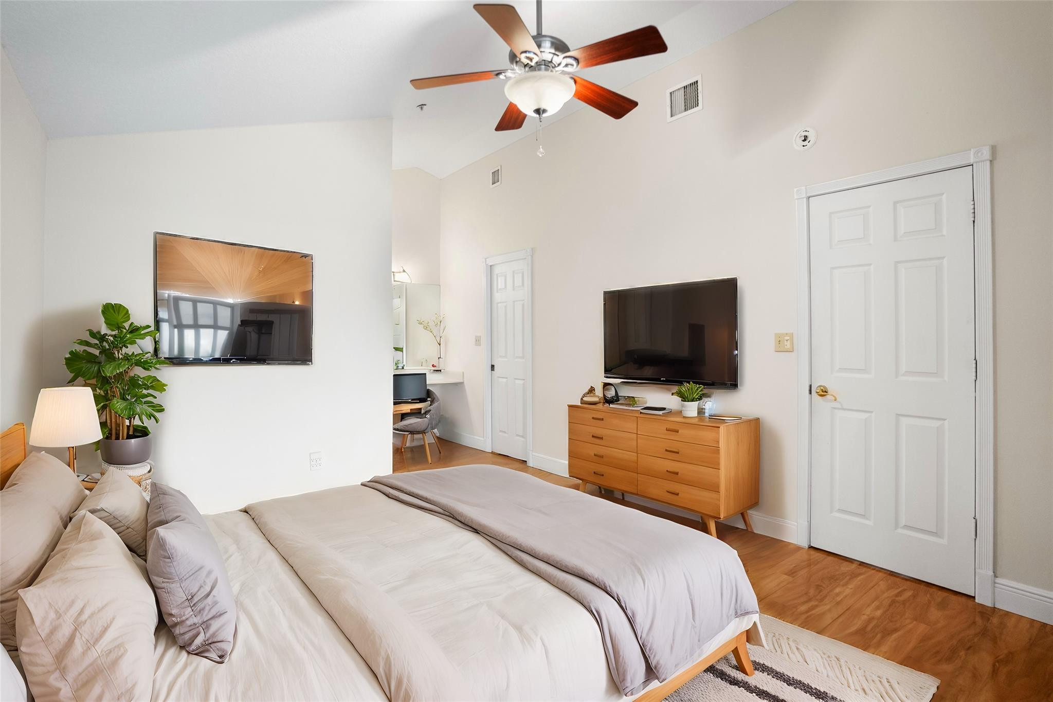 460 SW 5th Ave 4