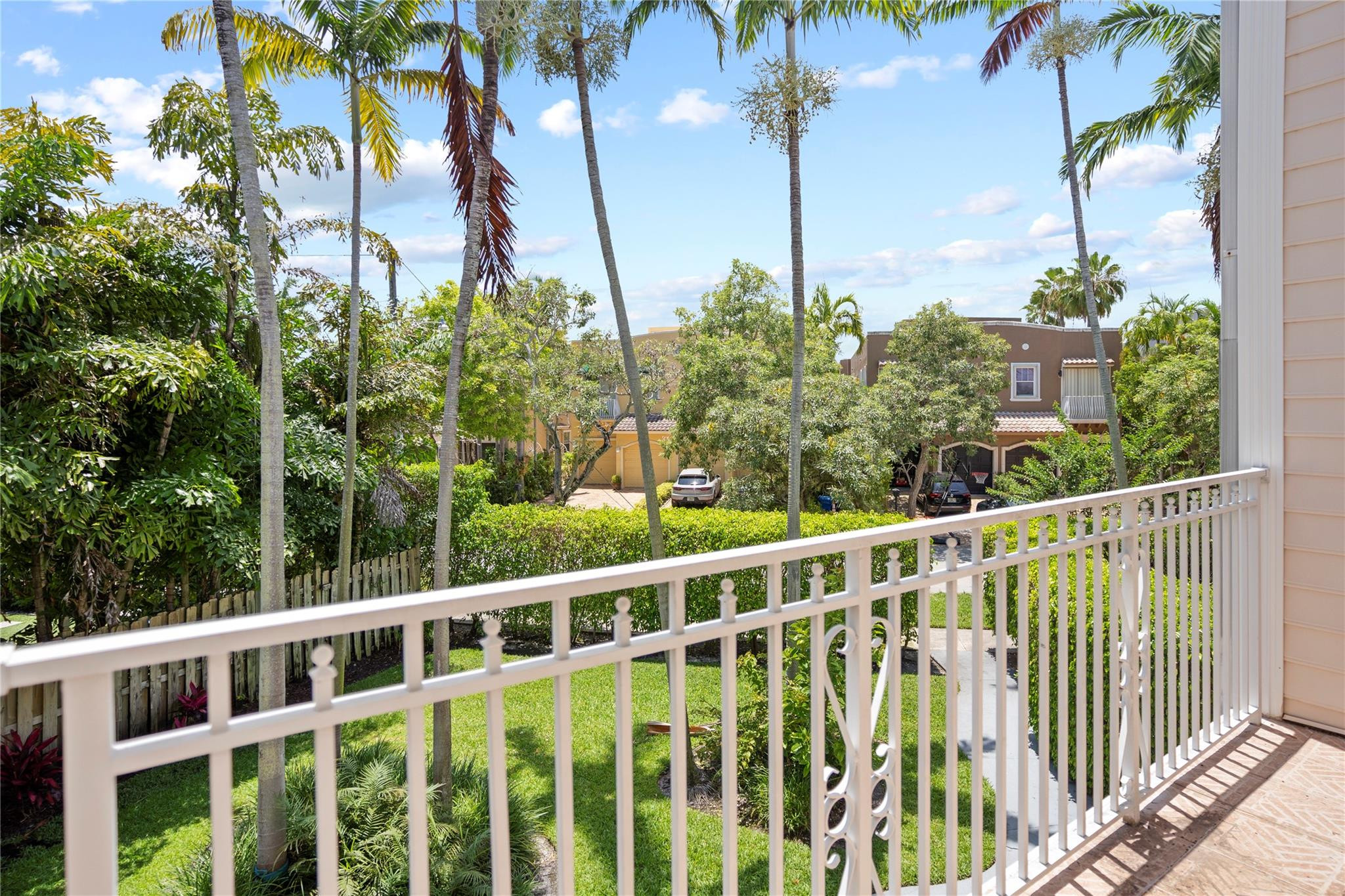 460 SW 5th Ave 4