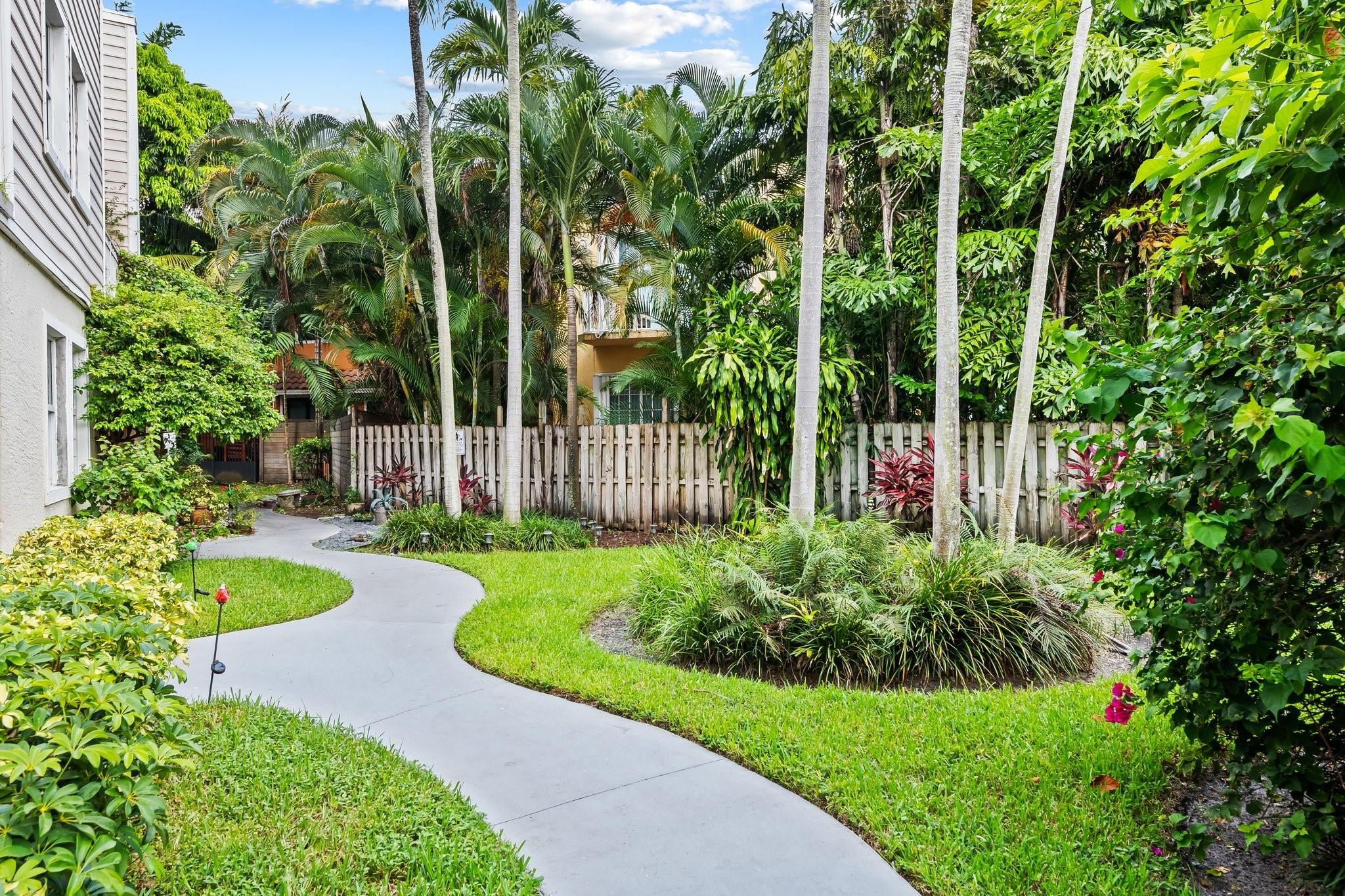 460 SW 5th Ave 4