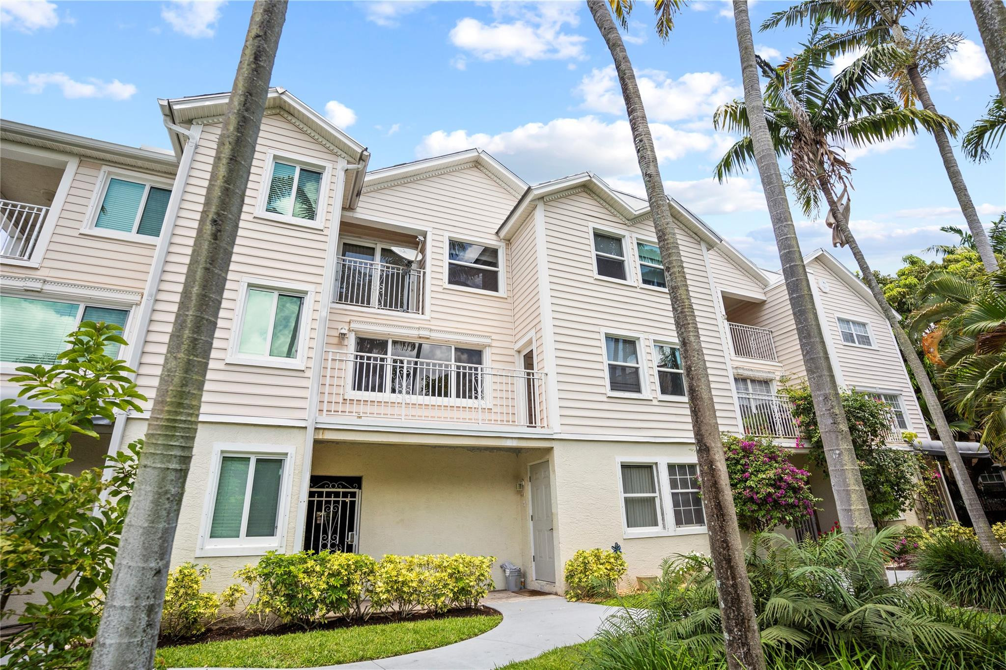 460 SW 5th Ave 4