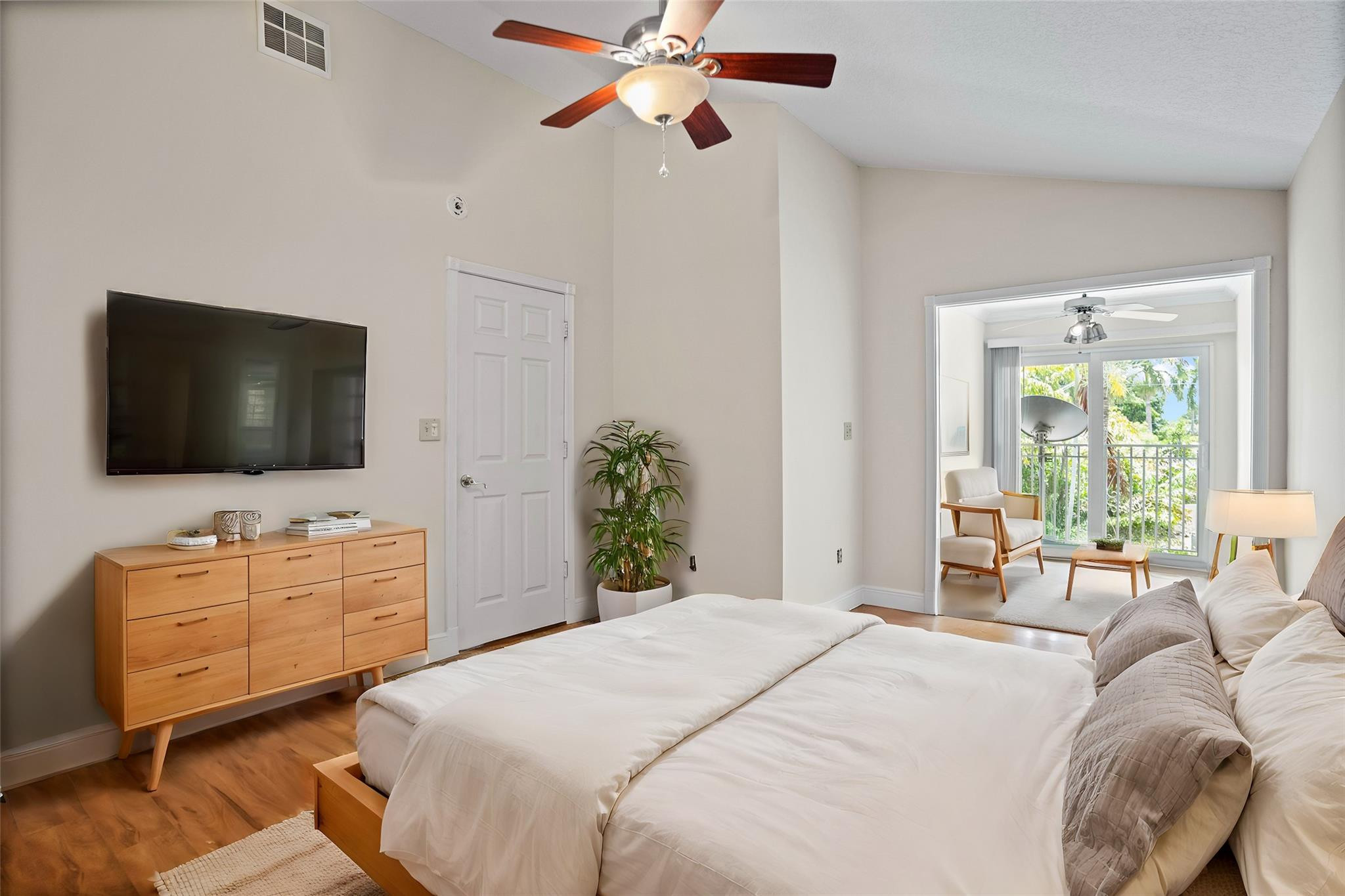 460 SW 5th Ave 4