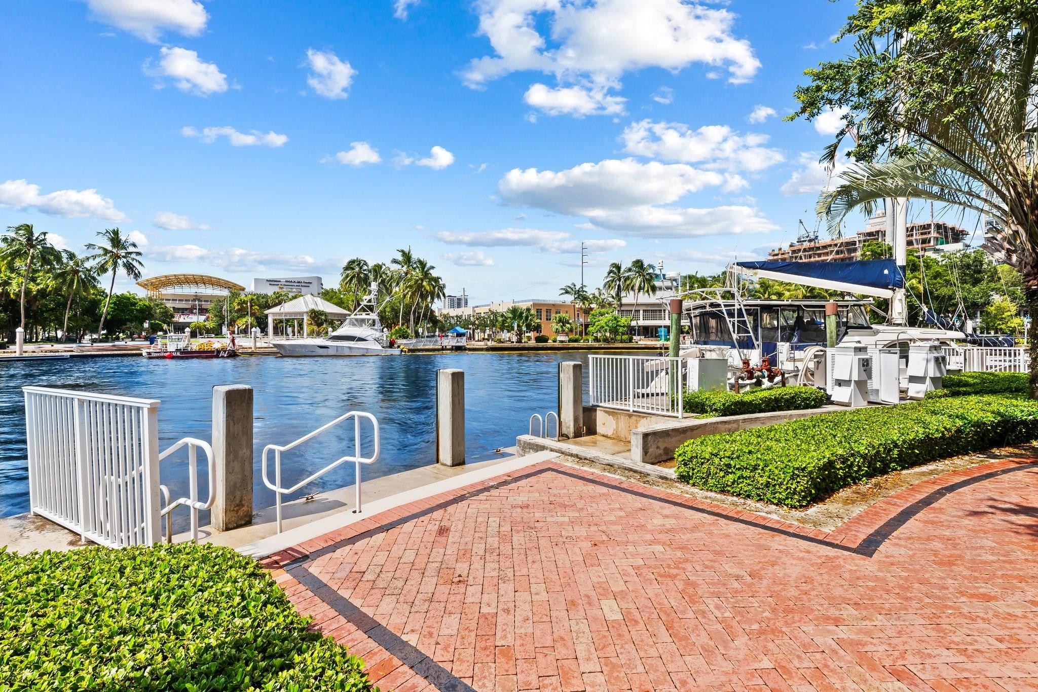 460 SW 5th Ave 4