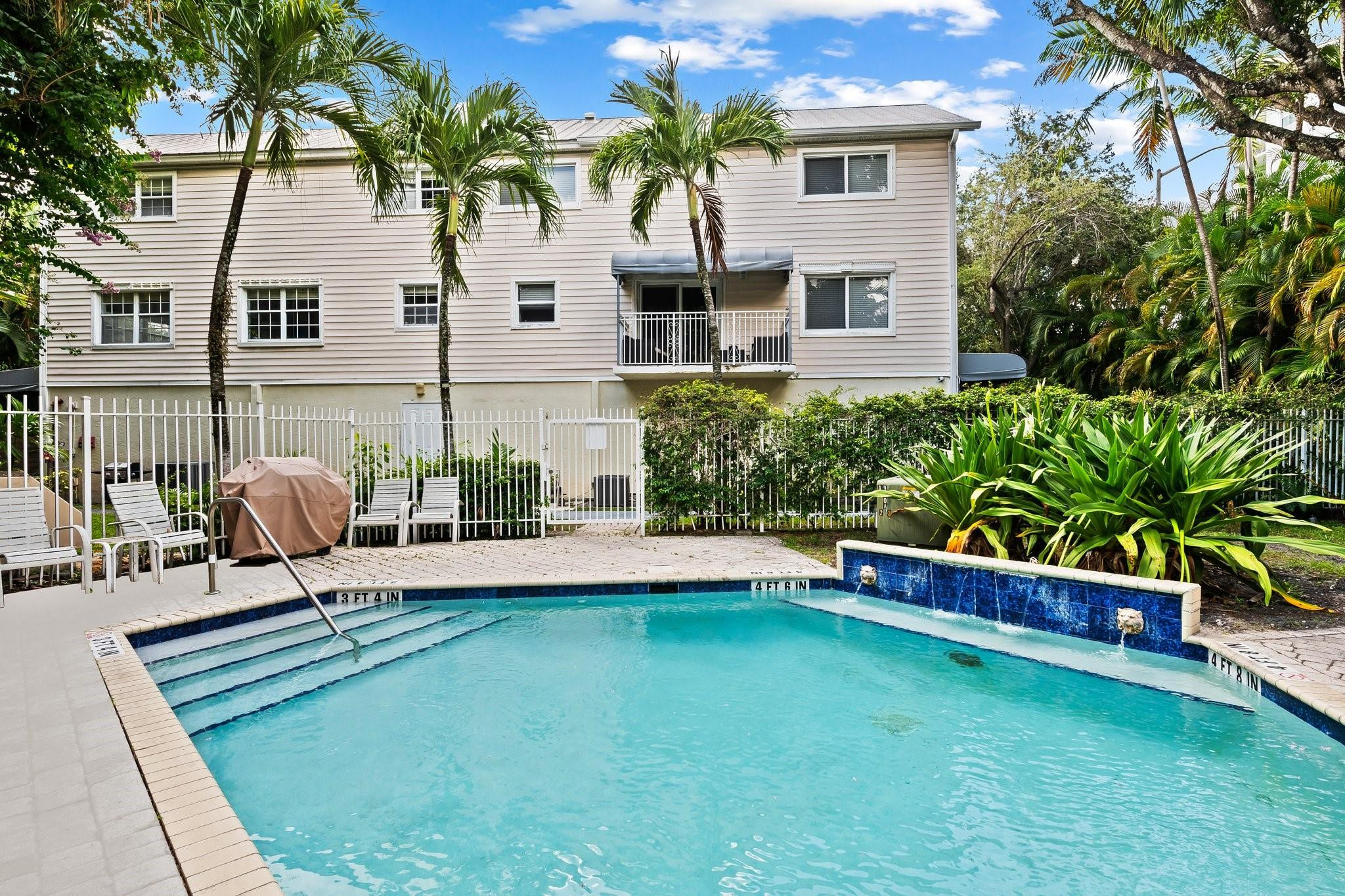 460 SW 5th Ave 4