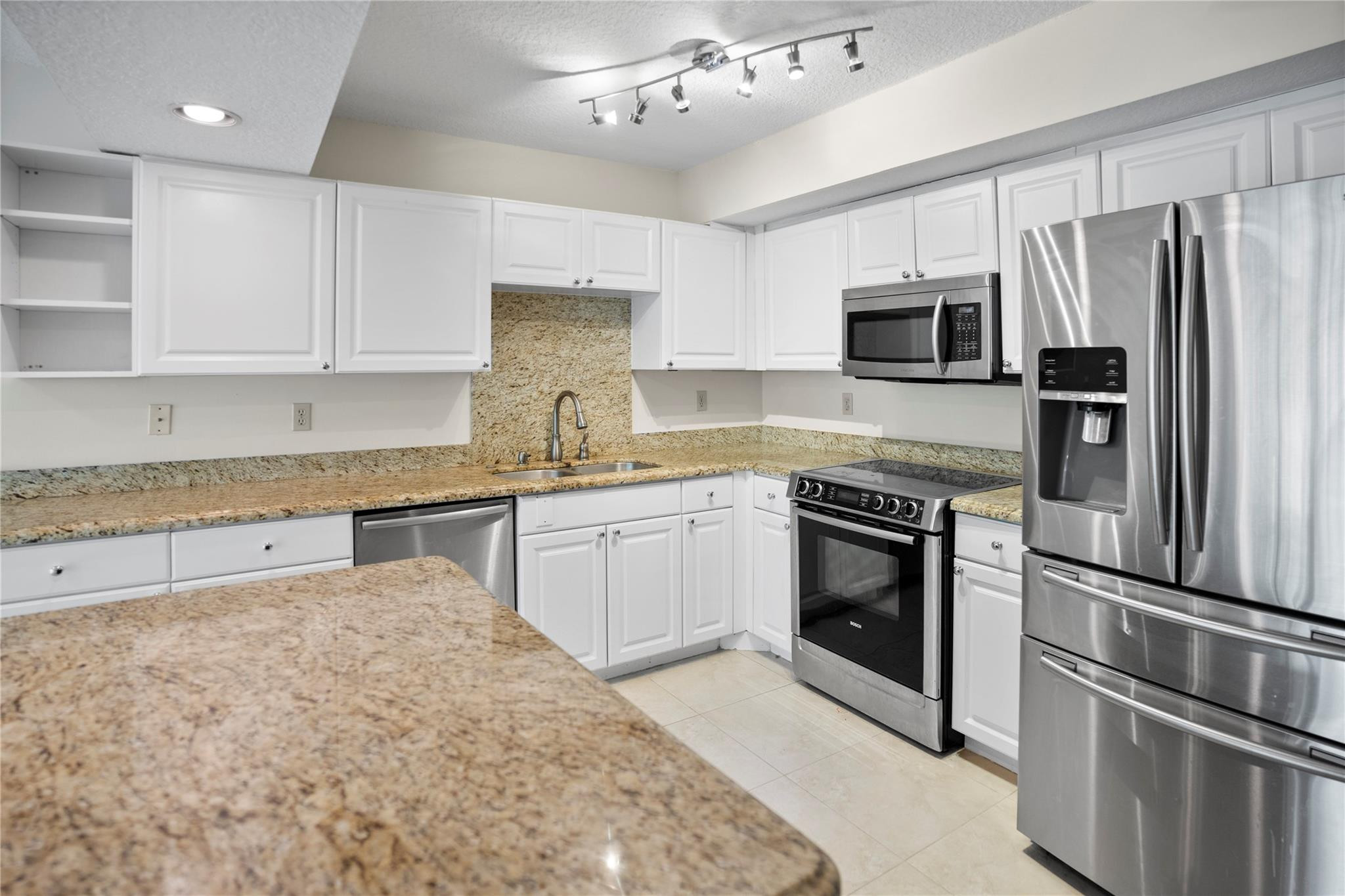 460 SW 5th Ave 4