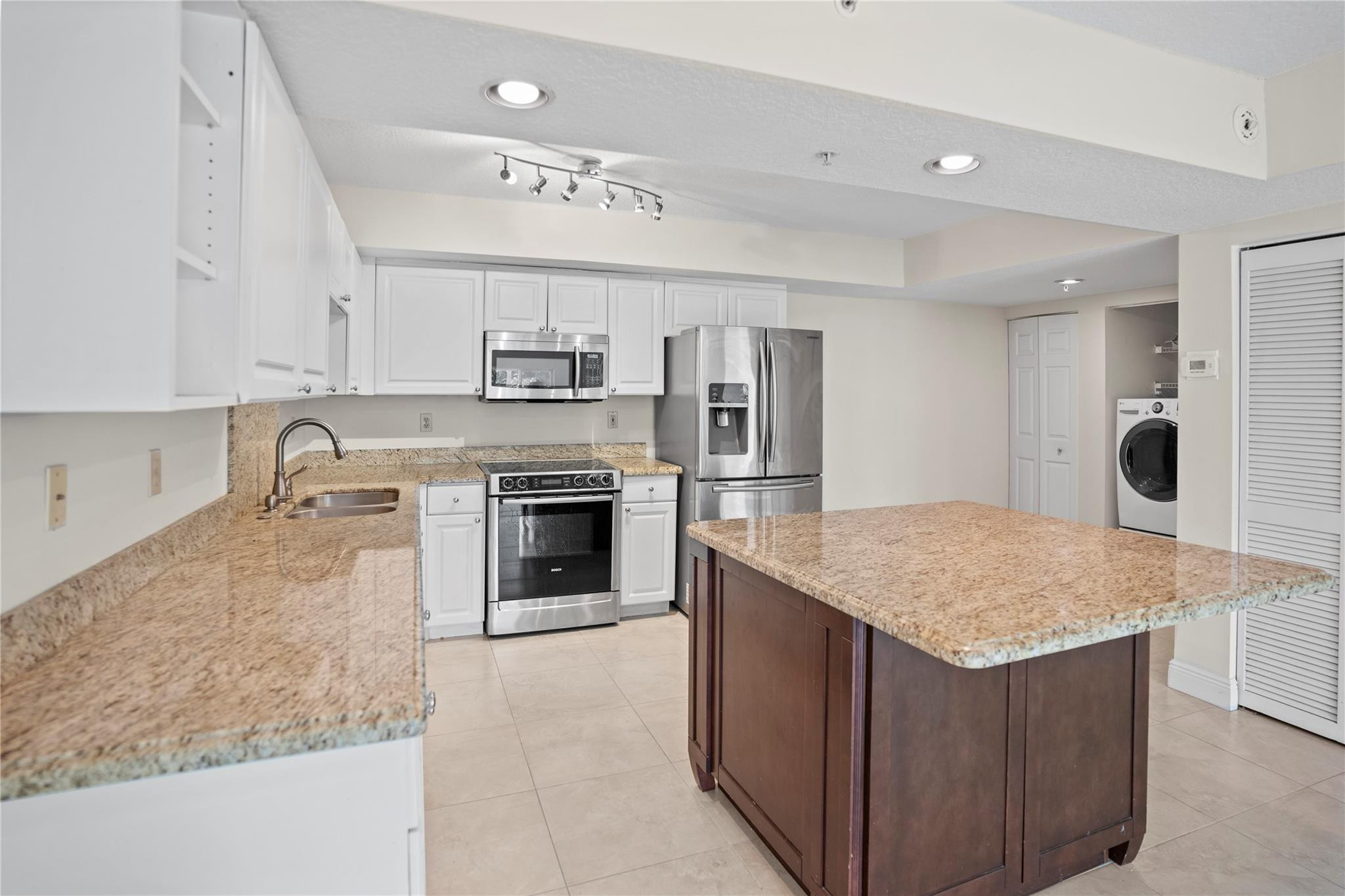 460 SW 5th Ave 4