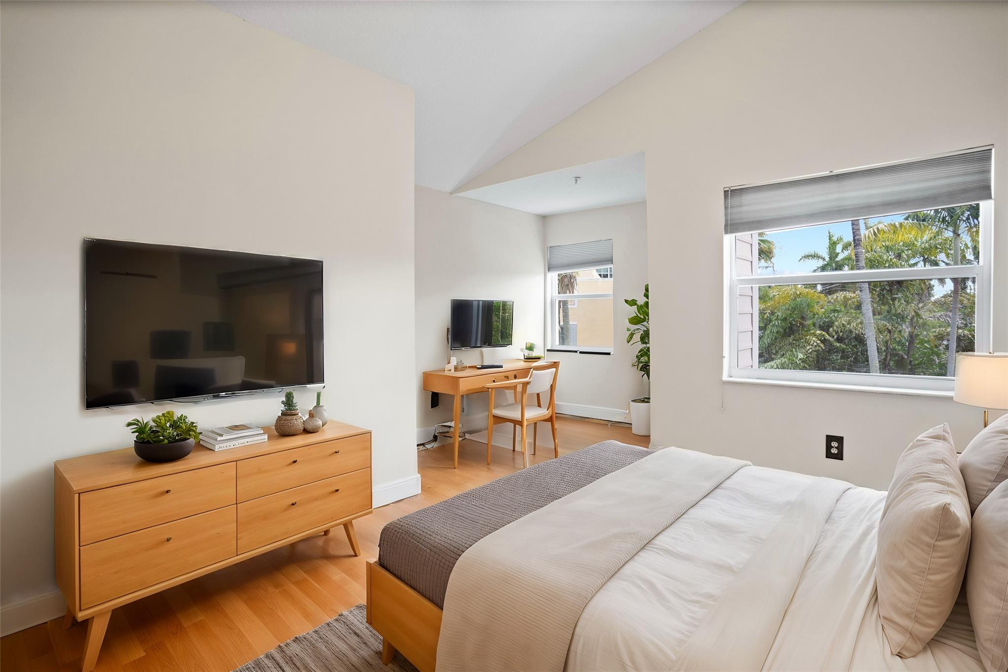 460 SW 5th Ave 4