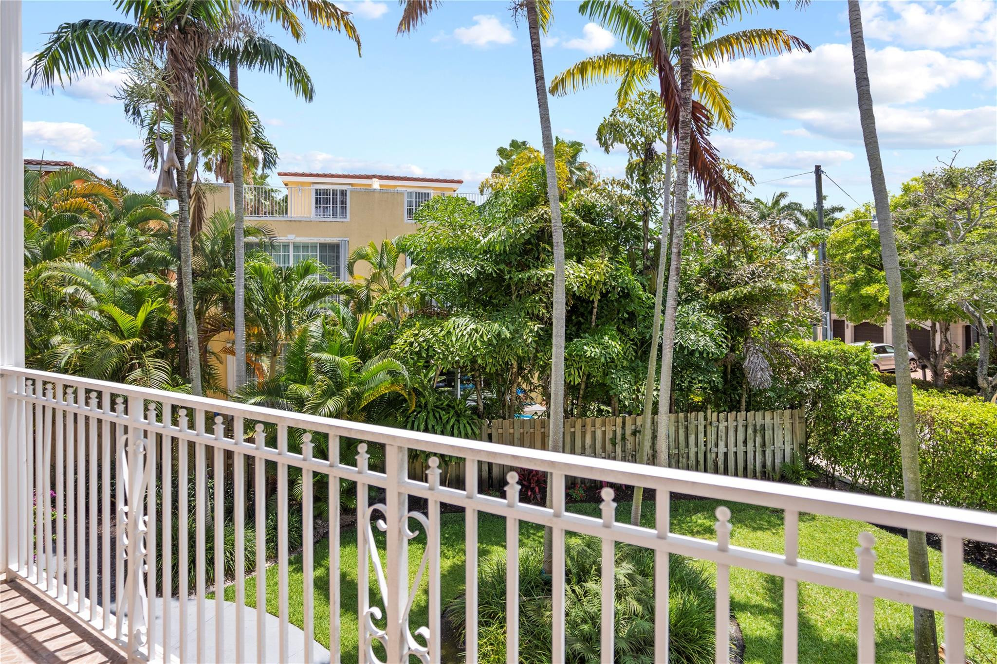 460 SW 5th Ave 4