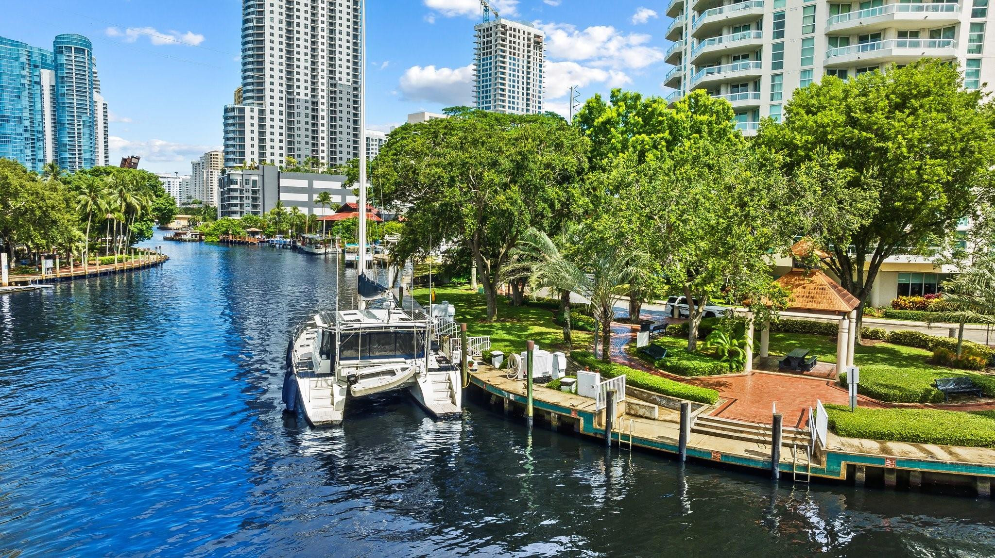 460 SW 5th Ave 4
