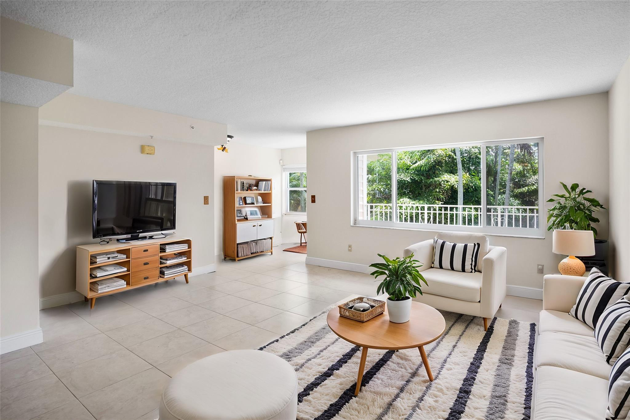 460 SW 5th Ave 4