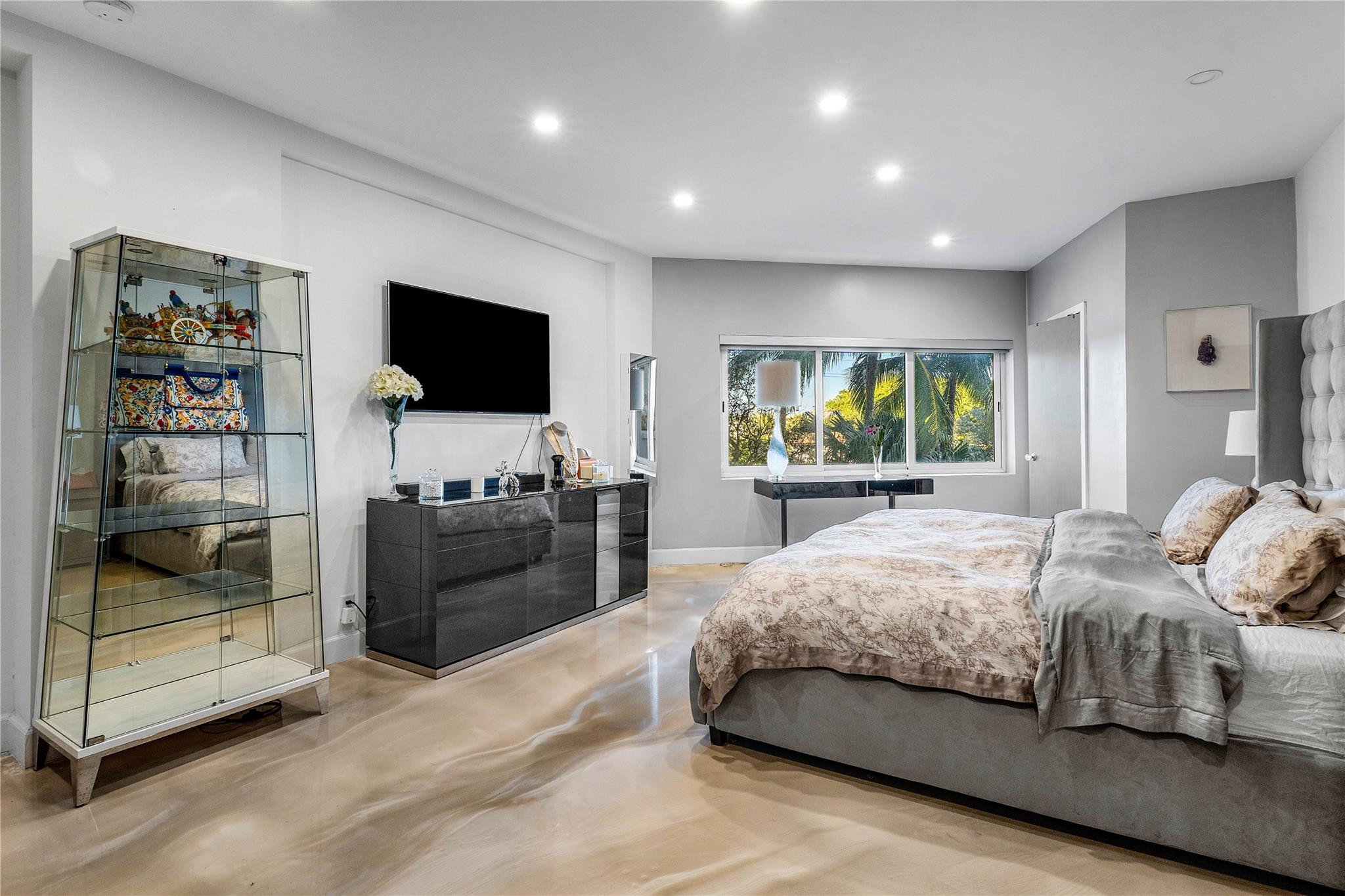 333 Sunset Dr 108