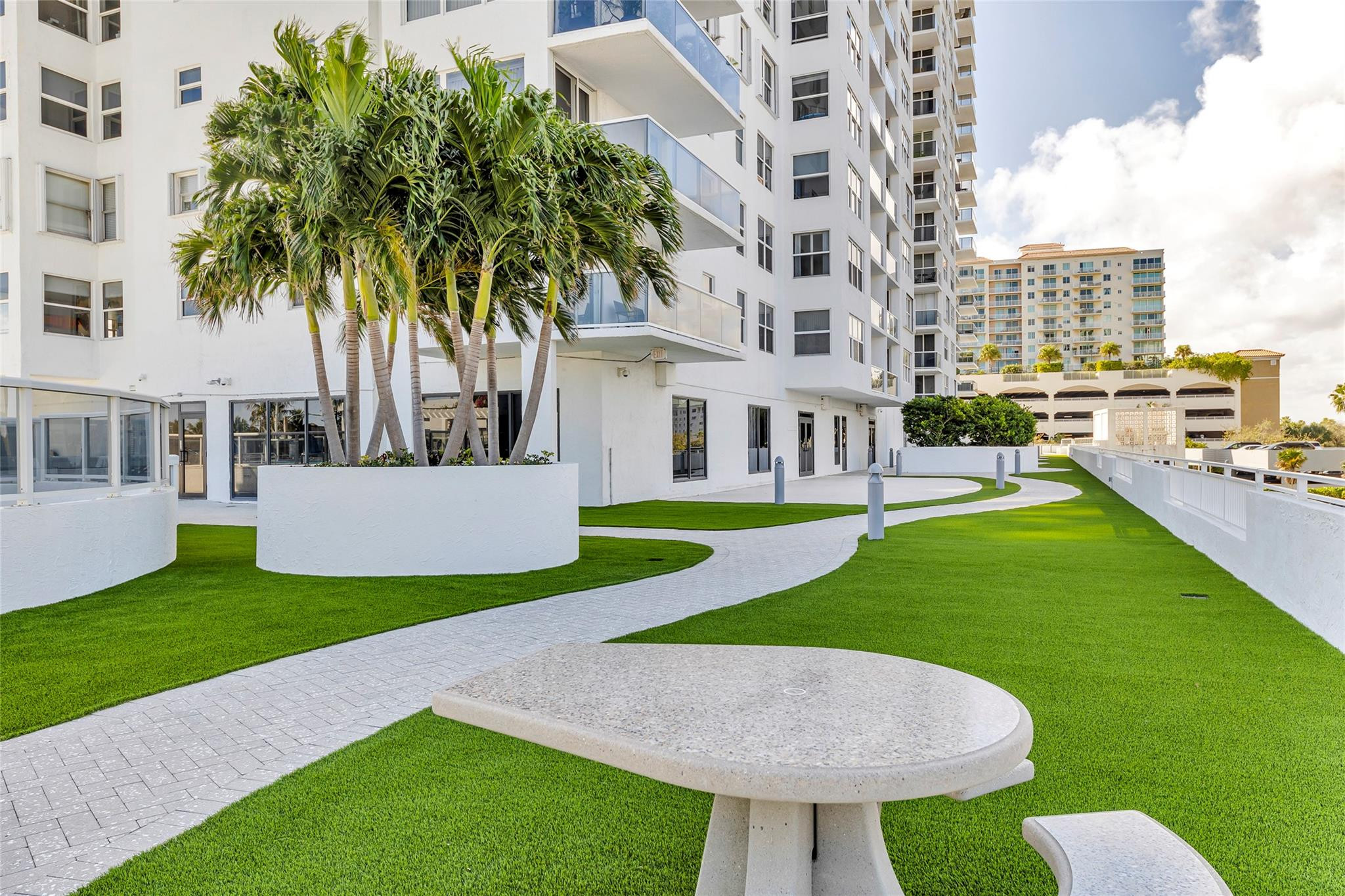 3015 N Ocean Boulevard 9C