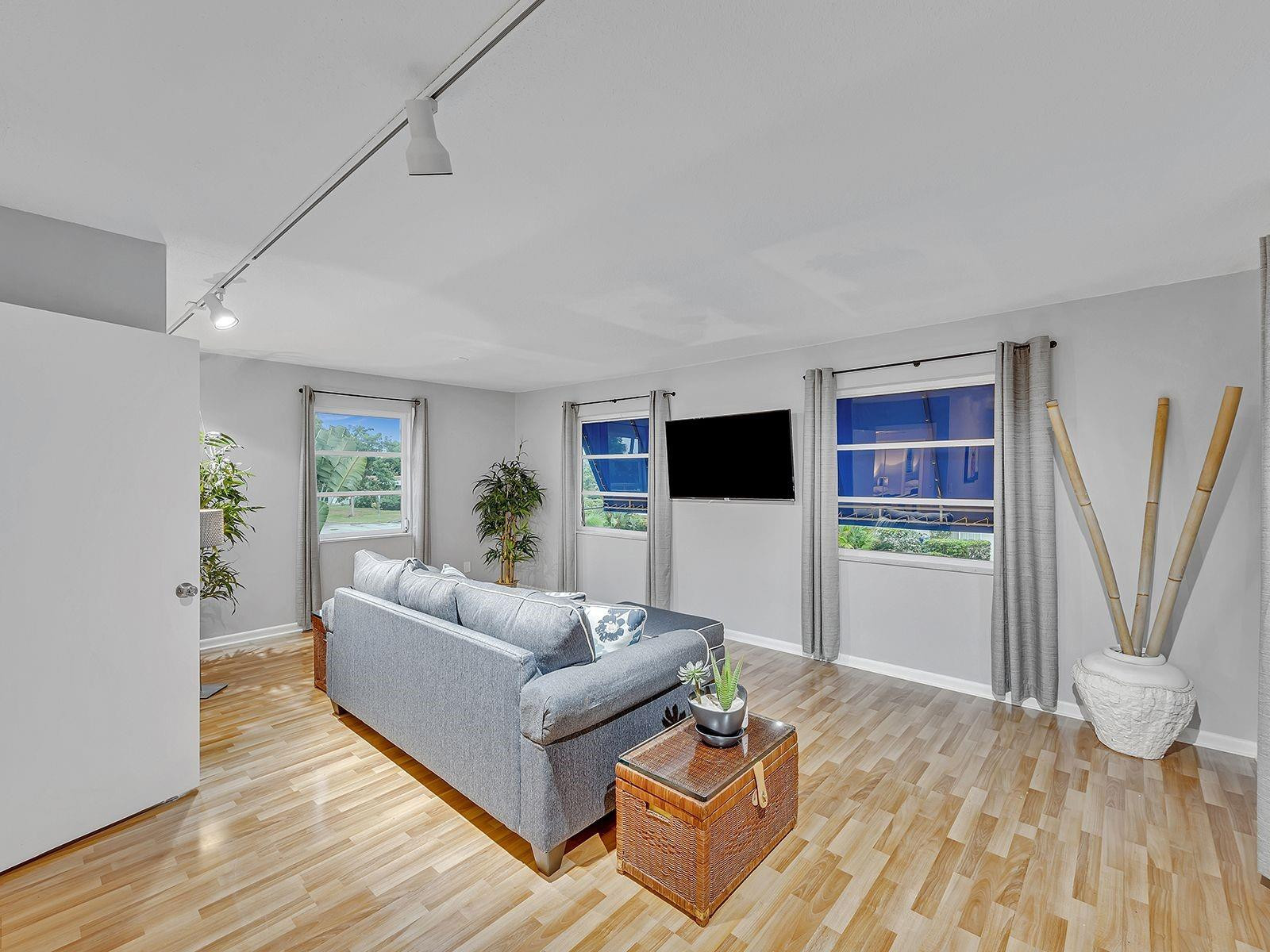 511 NW 25th St 2