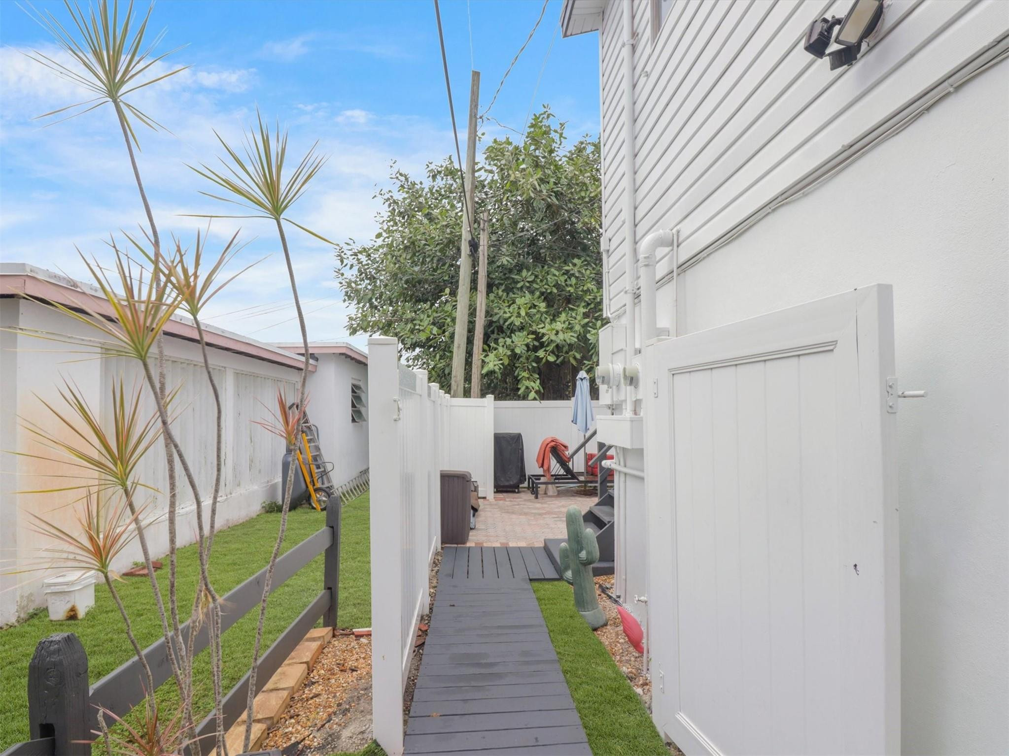 511 NW 25th St 2