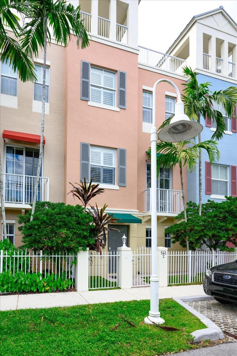 542 NE 7th Ave #2