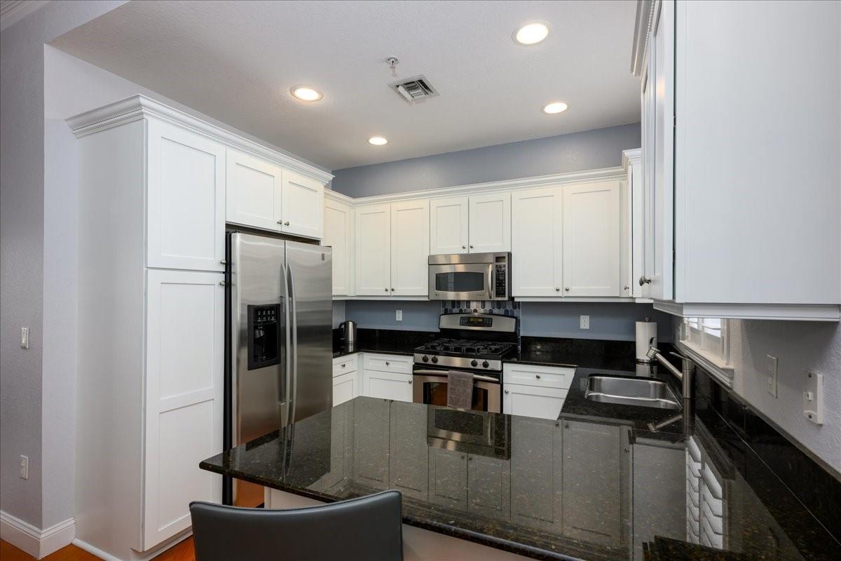 542 NE 7th Ave #2
