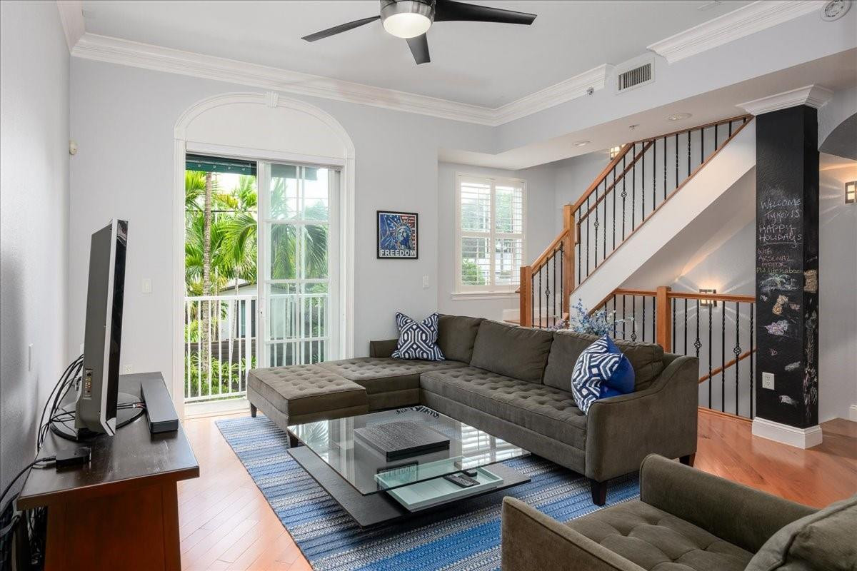 542 NE 7th Ave #2