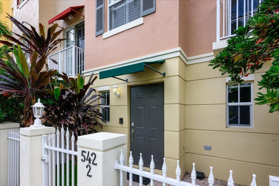 542 NE 7th Ave #2