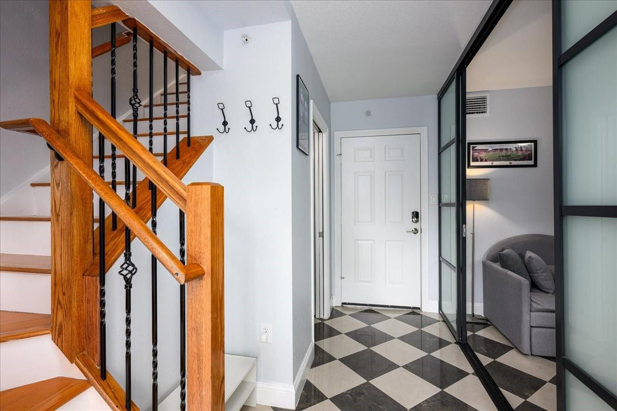 542 NE 7th Ave #2