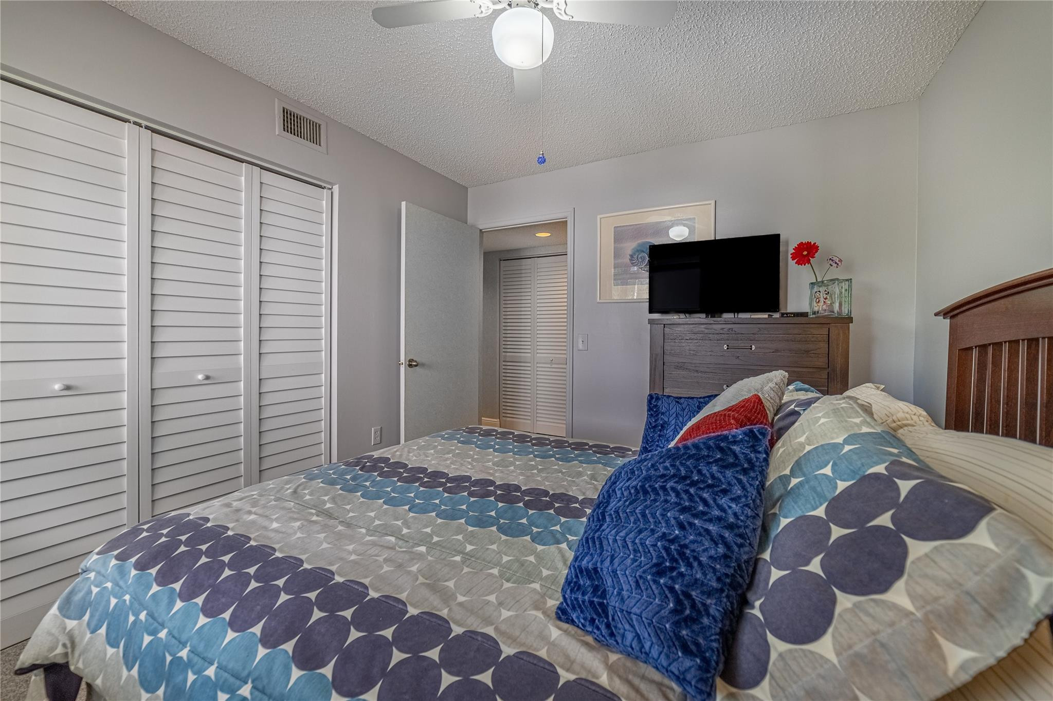 7395 N Devon Dr 206