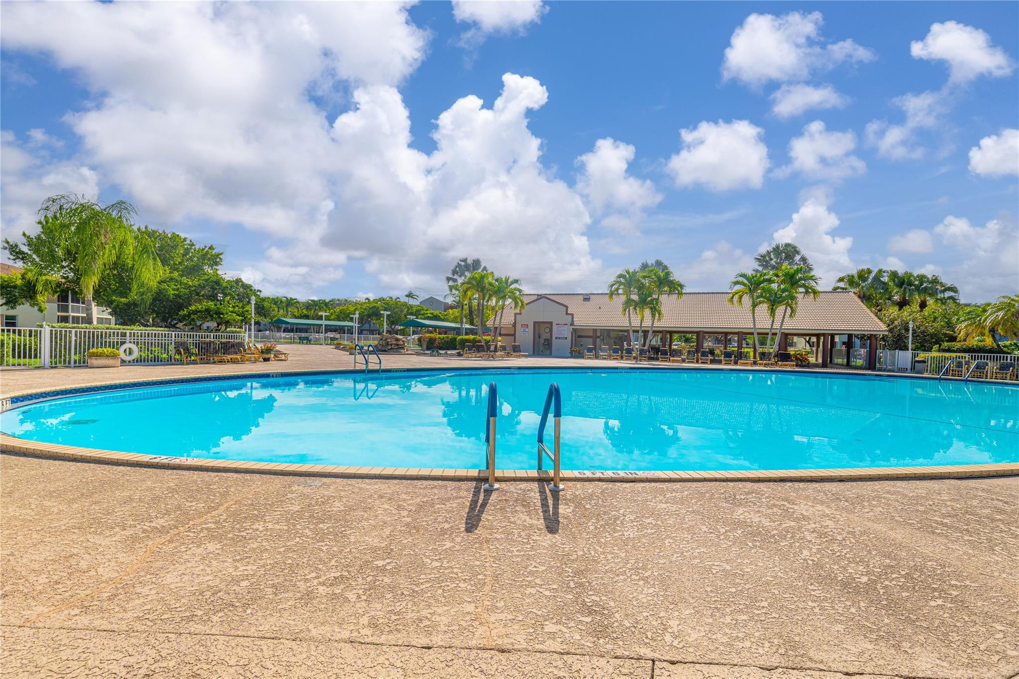 7395 N Devon Dr 206