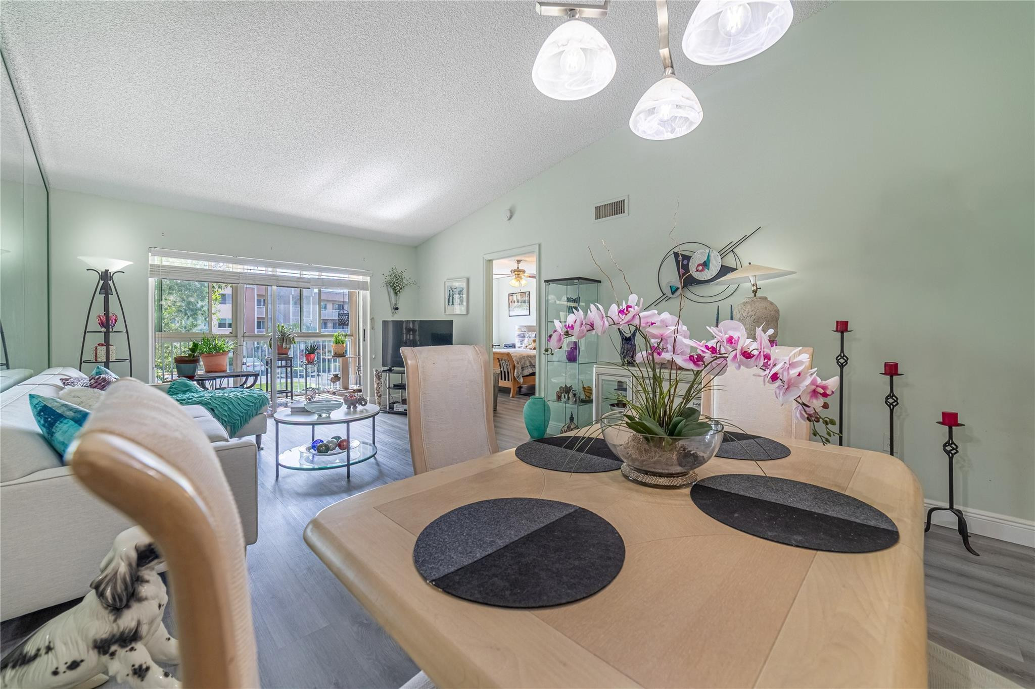 7395 N Devon Dr 206