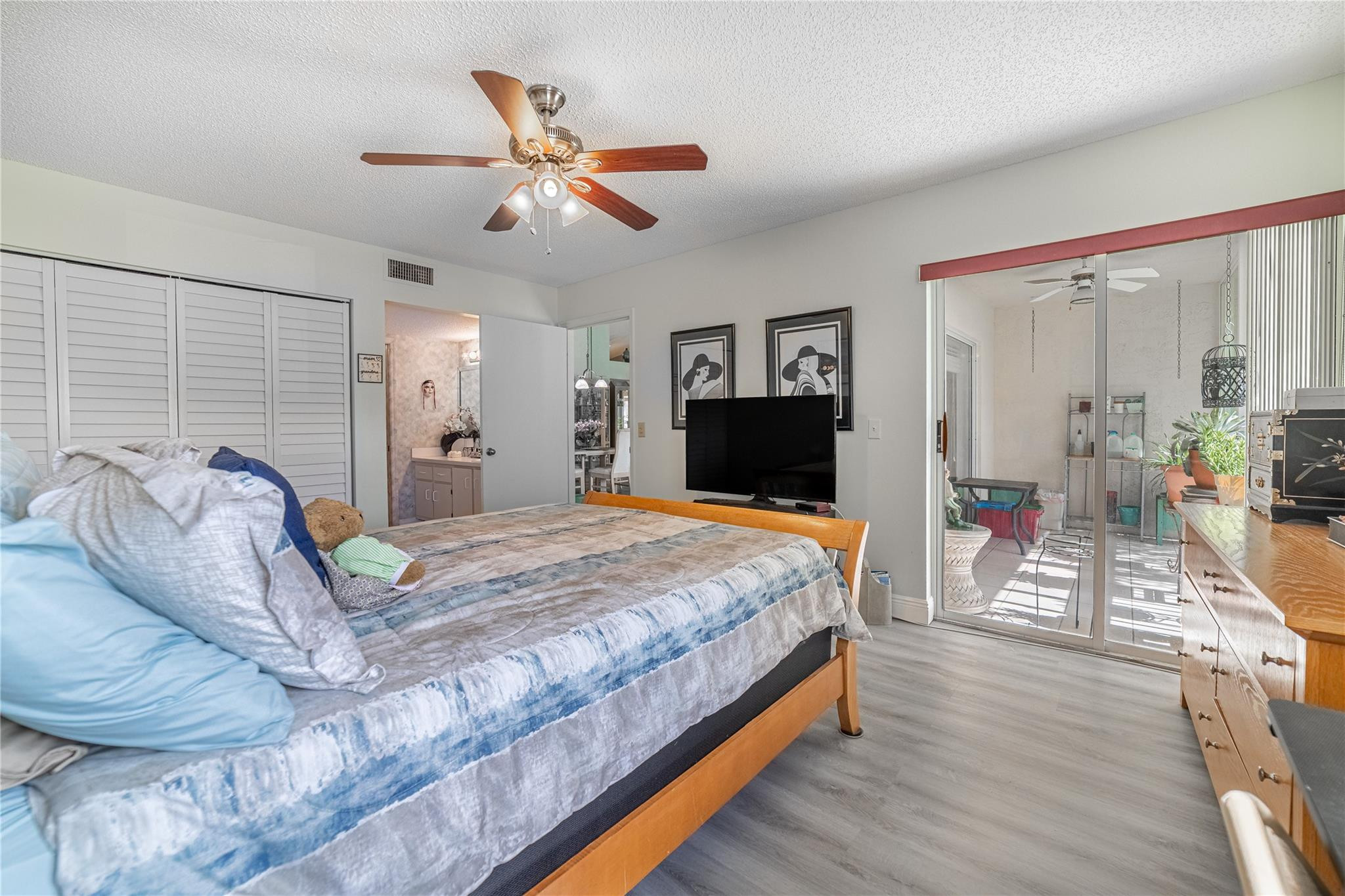 7395 N Devon Dr 206