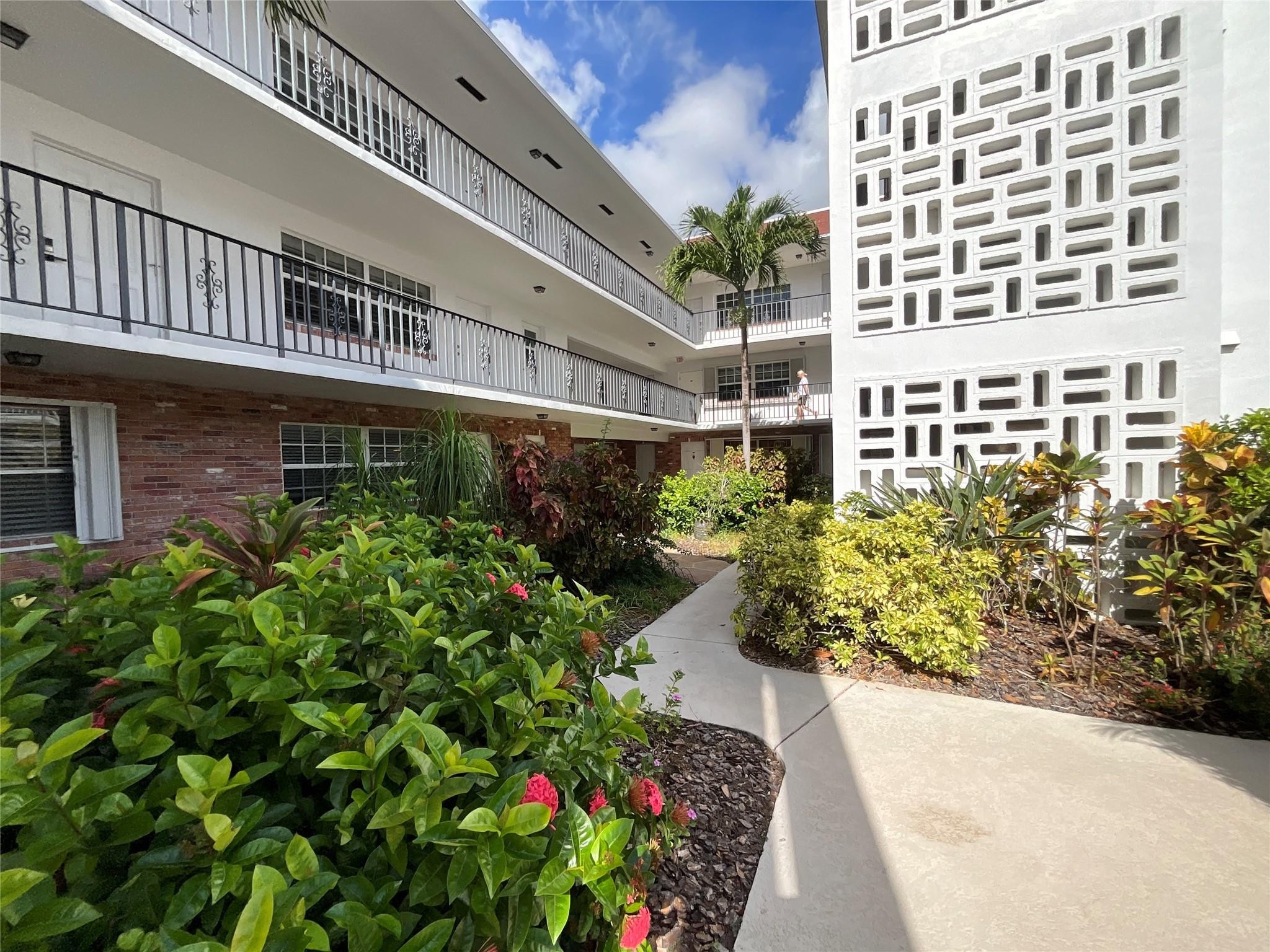 2424 NE 9th Street 208
