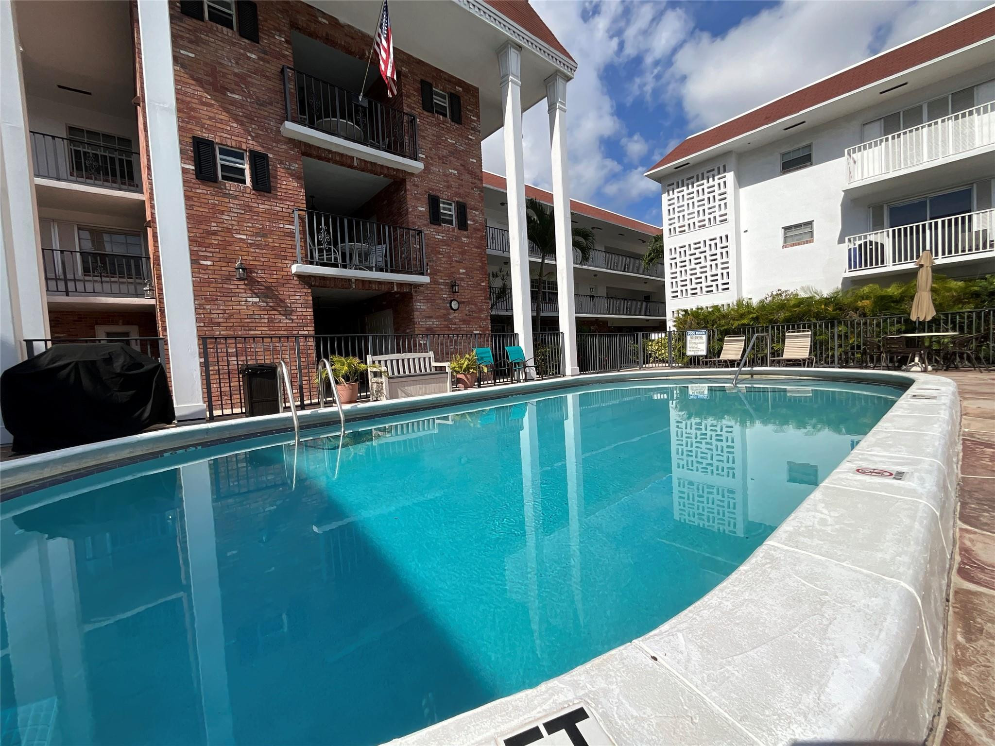 2424 NE 9th Street 208