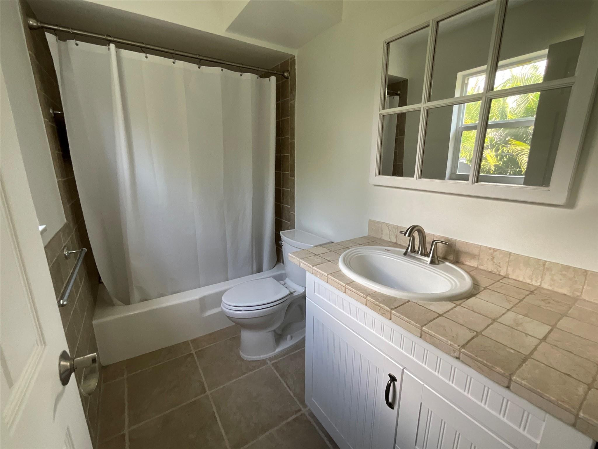 2424 NE 9th Street 208