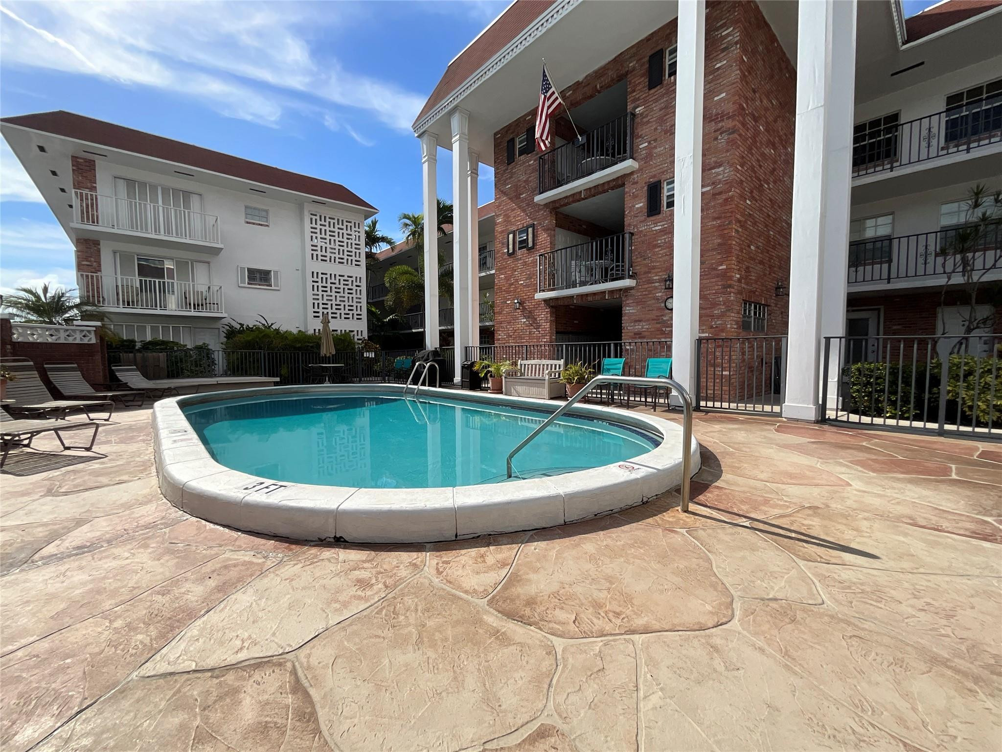 2424 NE 9th Street 208