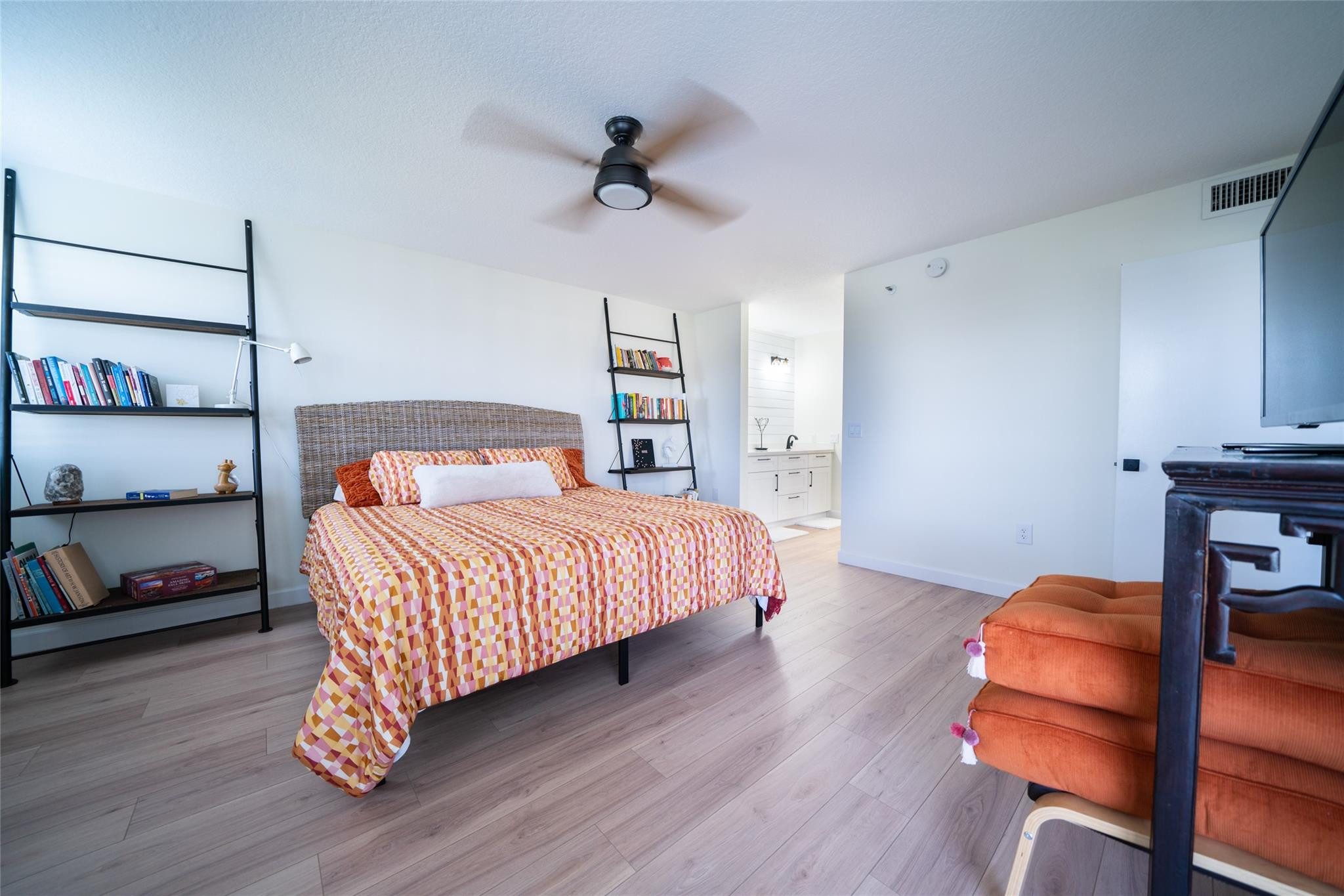 2240 N Cypress Bend Dr 802