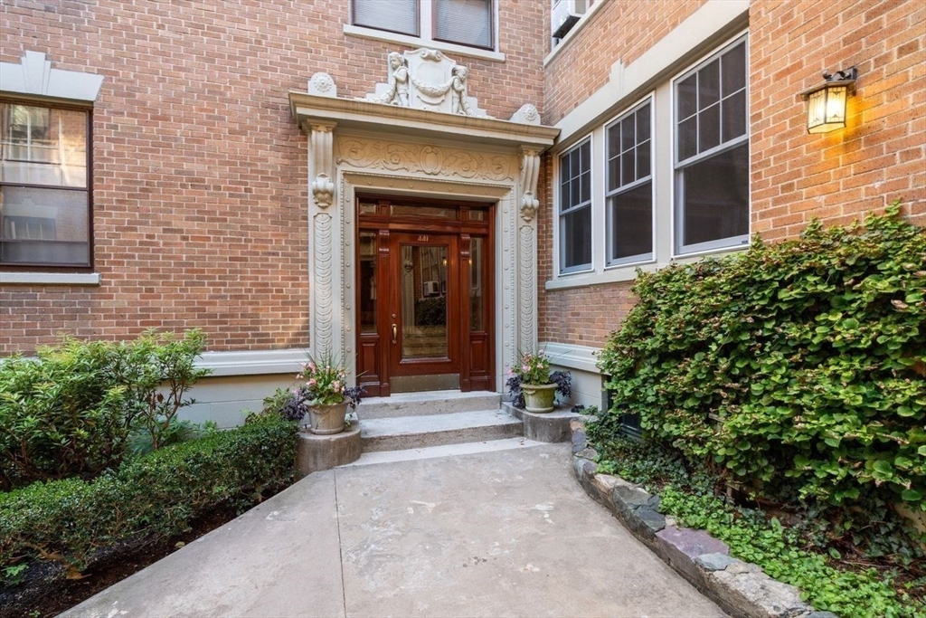 441 Washington # 2