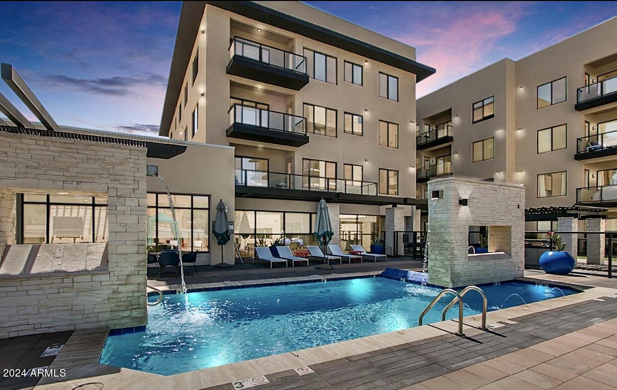 7300 E EARLL Drive 2006