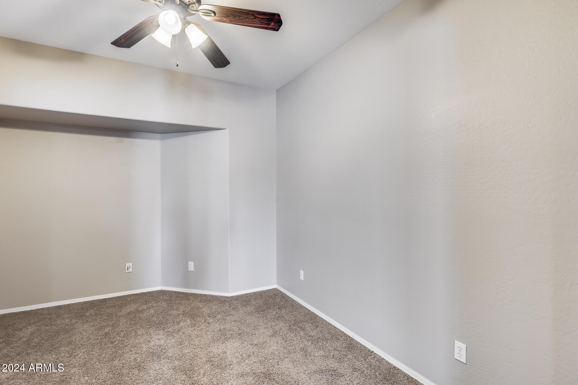 7038 W ANDREW Lane