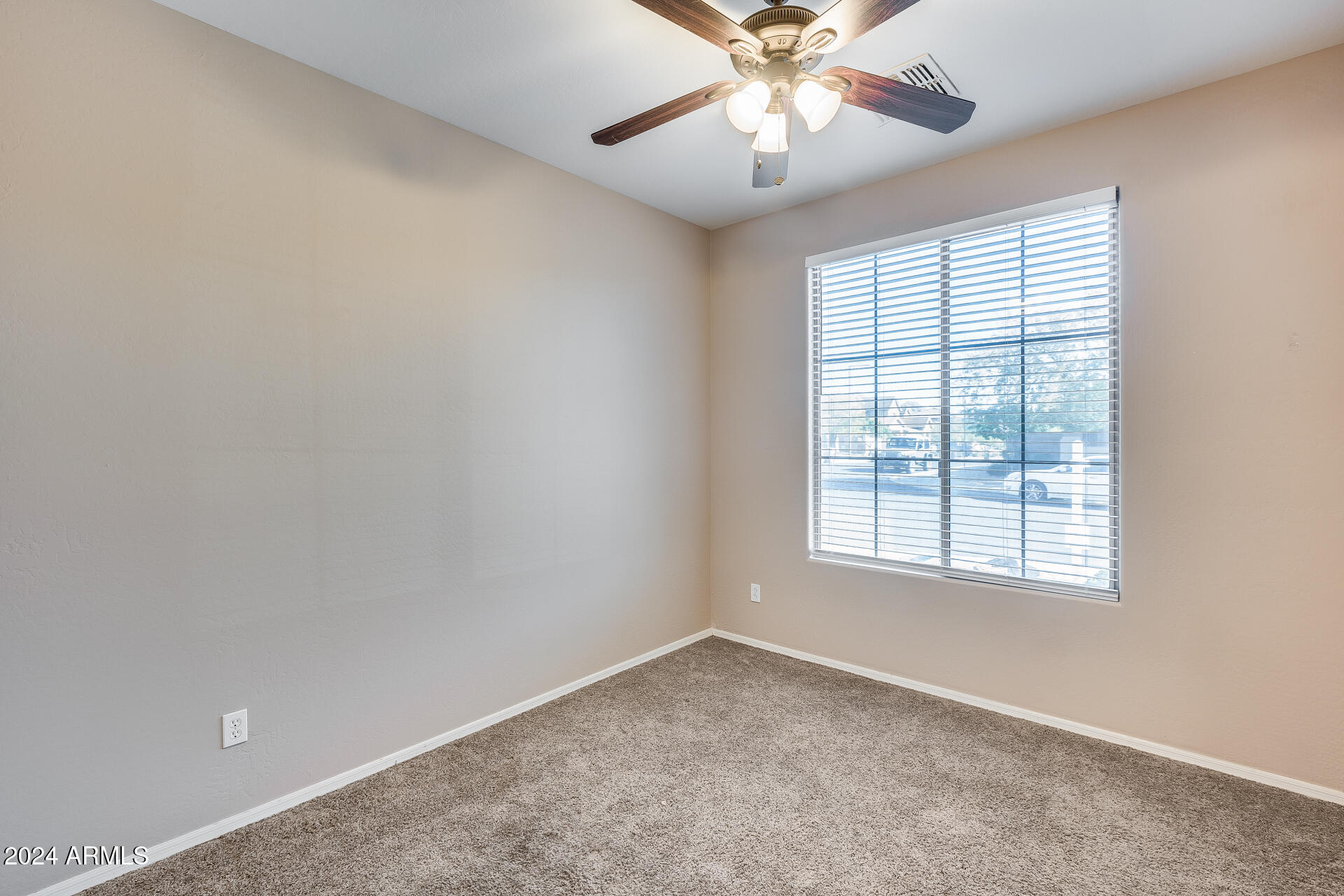 7038 W ANDREW Lane