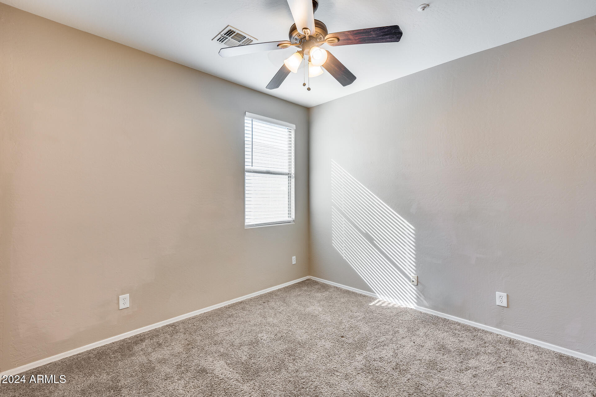 7038 W ANDREW Lane
