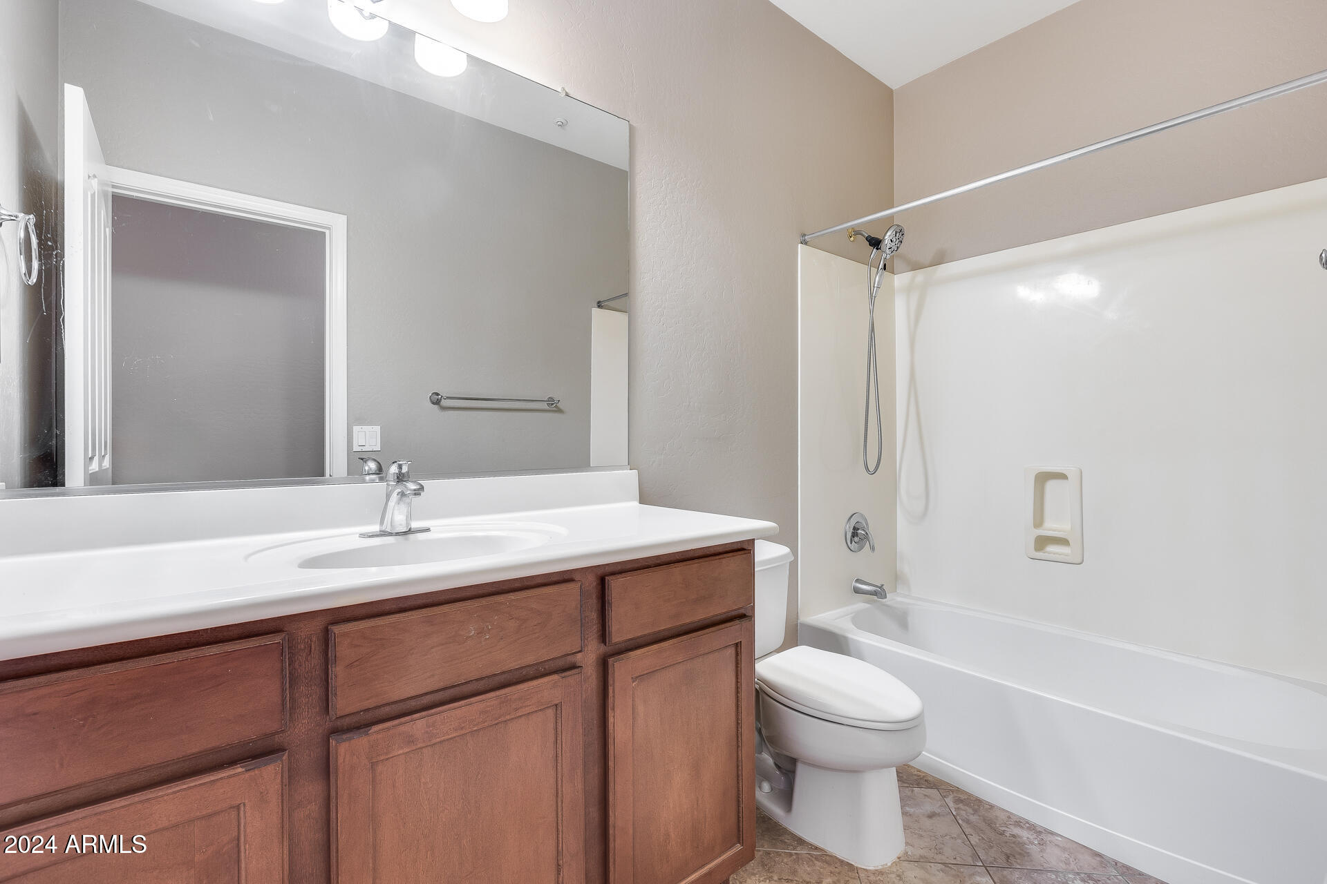 7038 W ANDREW Lane