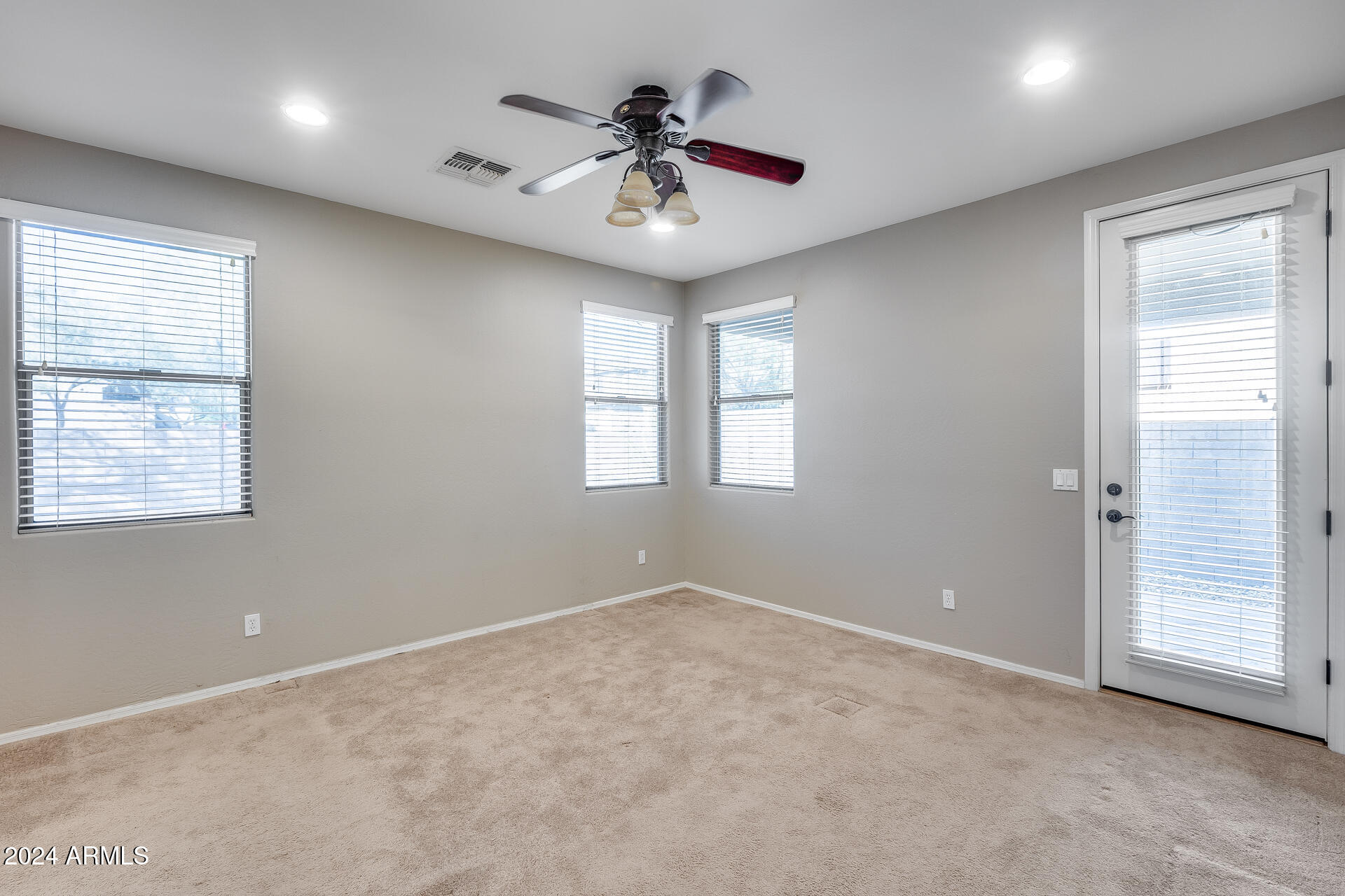 7038 W ANDREW Lane