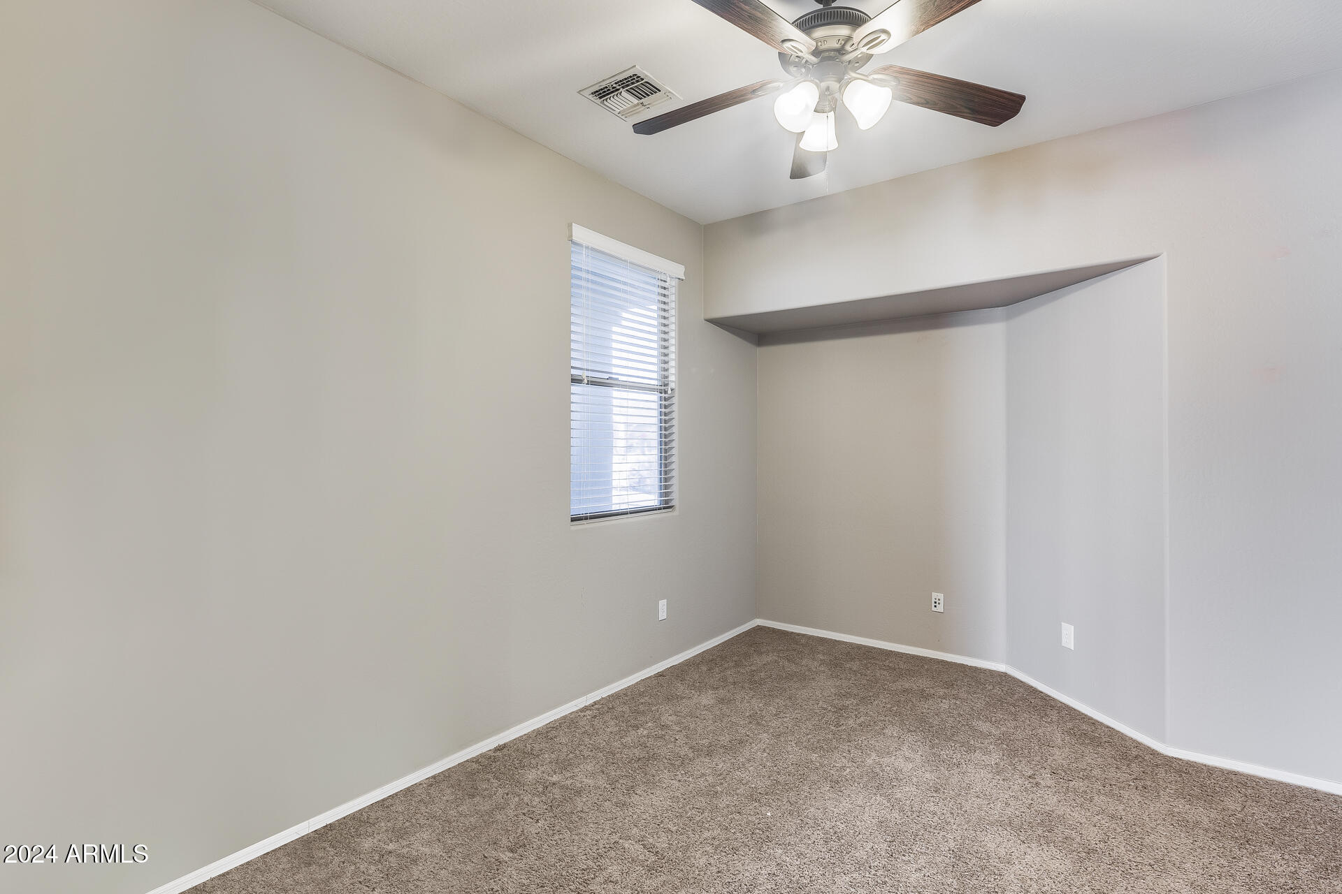 7038 W ANDREW Lane