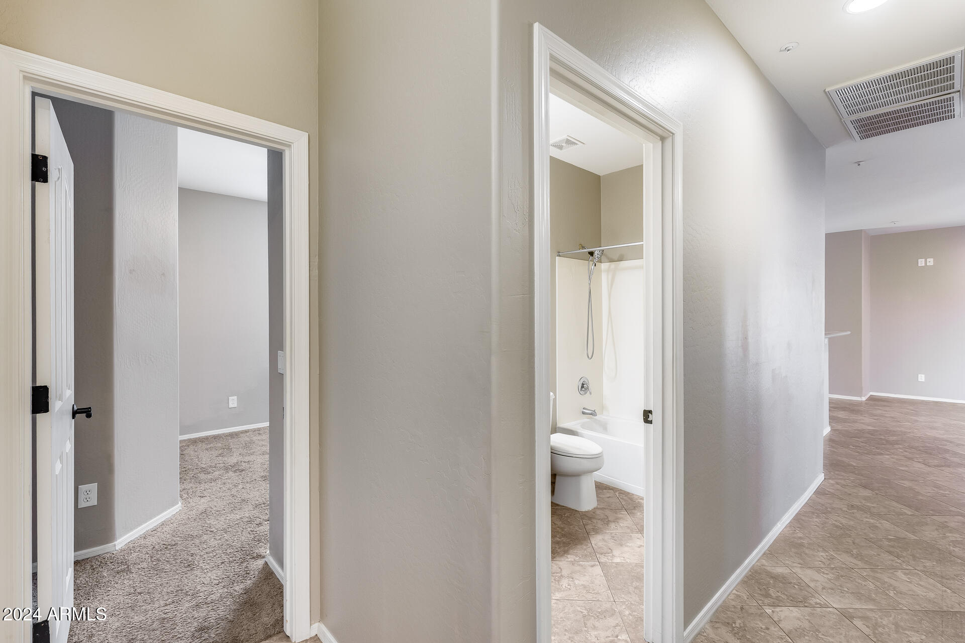 7038 W ANDREW Lane