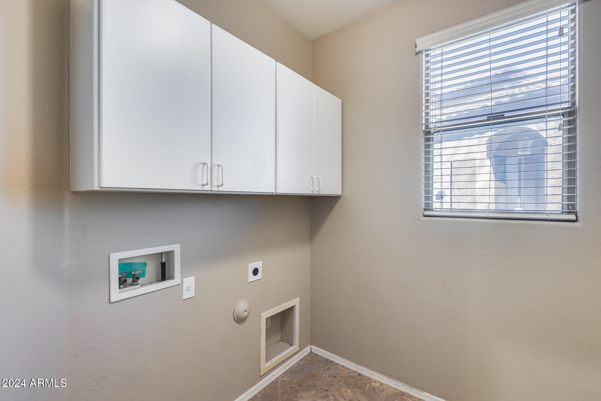 7038 W ANDREW Lane